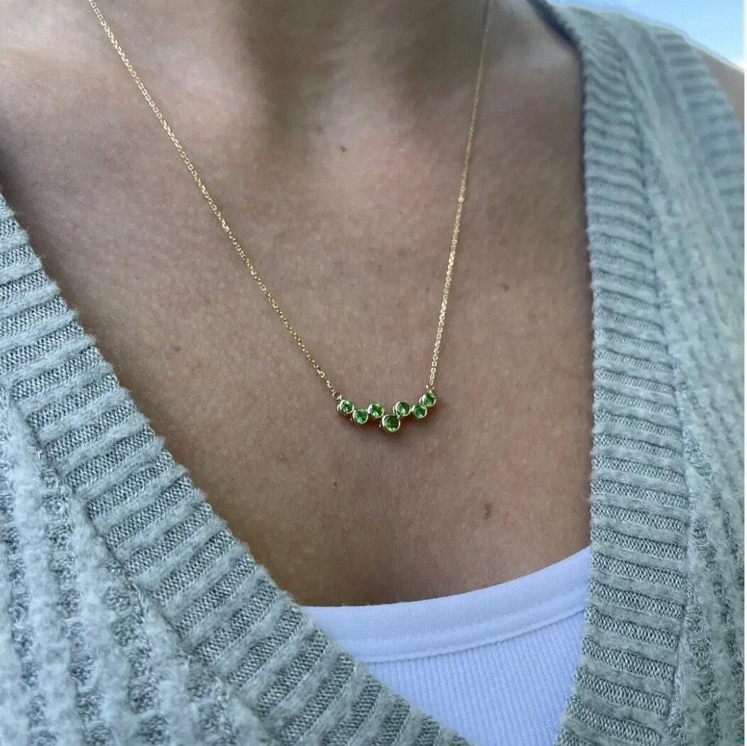 Natural Tsavorite Garnet Pendant Necklace in Solid 14K Yellow Gold In Good Condition For Sale In Columbus, OH