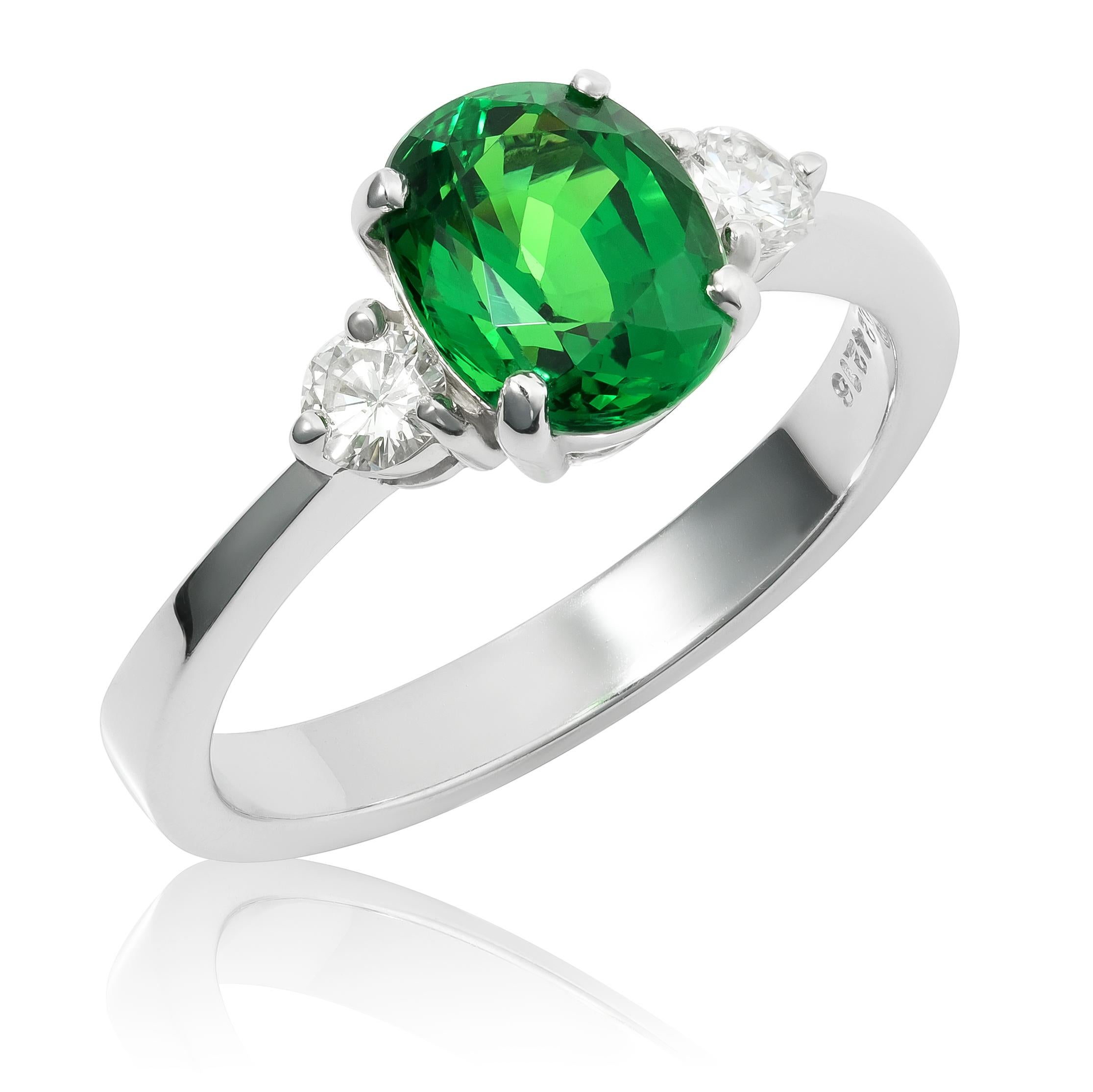 Natural Tsavorite Gemstone 2.16 carats set in 18K White Gold Ring with Diamonds In New Condition For Sale In Los Angeles, CA