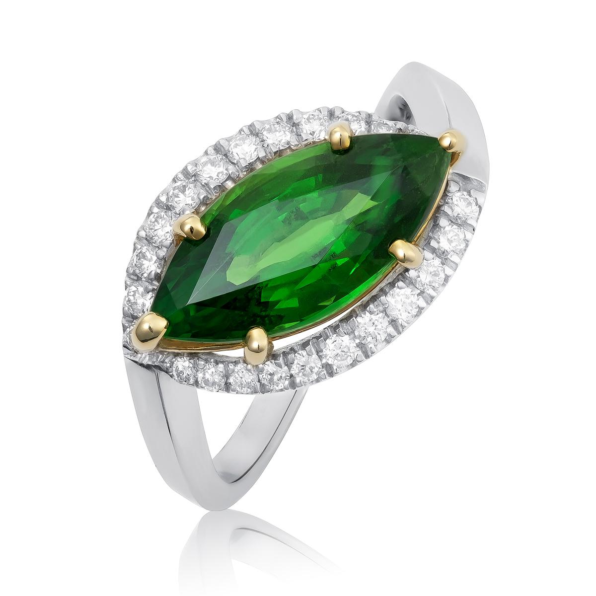 Natural Tsavorite Gemstone 3.10 carats set in 14K White Gold Ring with Diamonds In New Condition For Sale In Los Angeles, CA