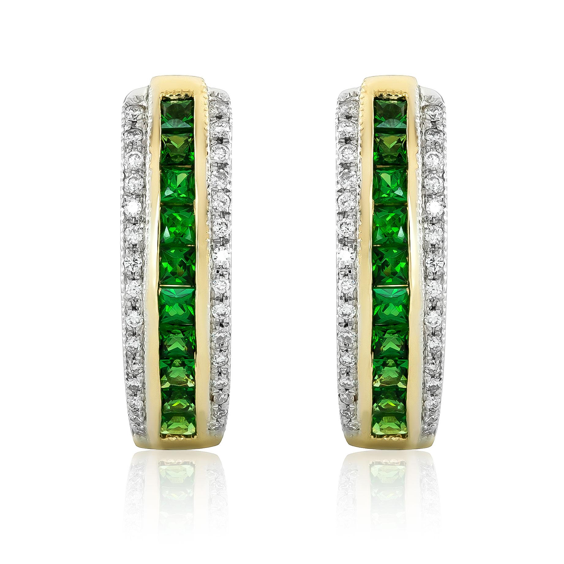 Découvrez l'élégance vibrante de ces boucles d'oreilles en tsavorite naturelle, totalisant 0,54 carats, serties dans un luxueux or jaune 14K. Accentuées par 0,17 carats de diamants étincelants, ces boucles d'oreilles allient style moderne et