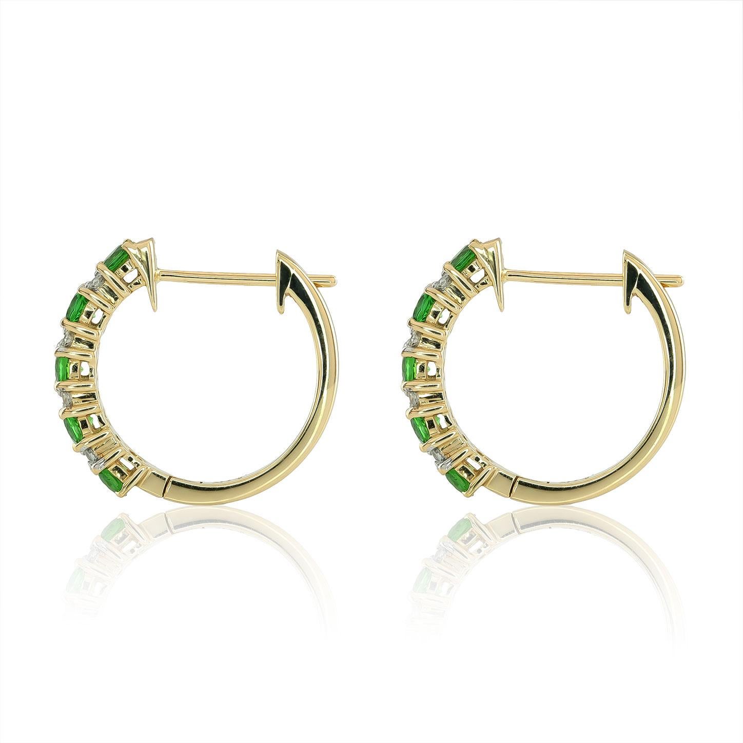 Boucles d'oreilles en or jaune 14 carats avec tsavorites naturelles de 0,93 carat Neuf - En vente à Los Angeles, CA