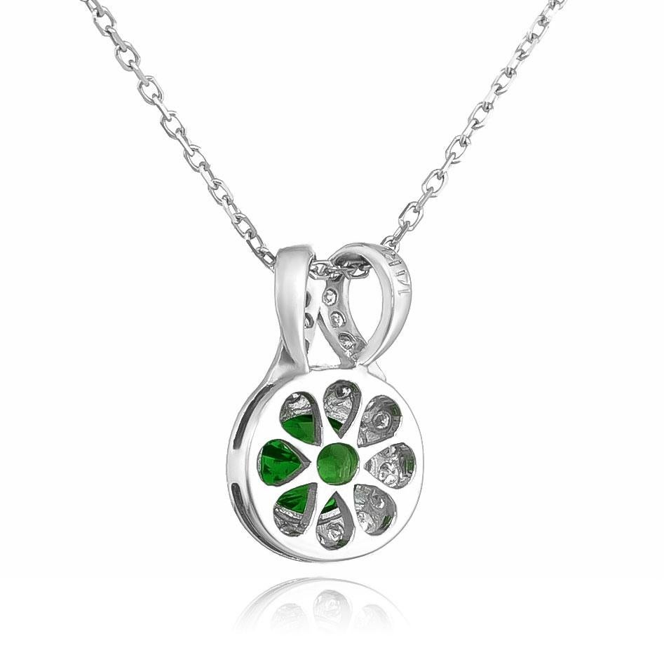 Pietra di Tsavorite naturale da 0,82 carati incastonata in un ciondolo in oro bianco 14K con diamanti In condizioni Nuovo in vendita a Los Angeles, CA