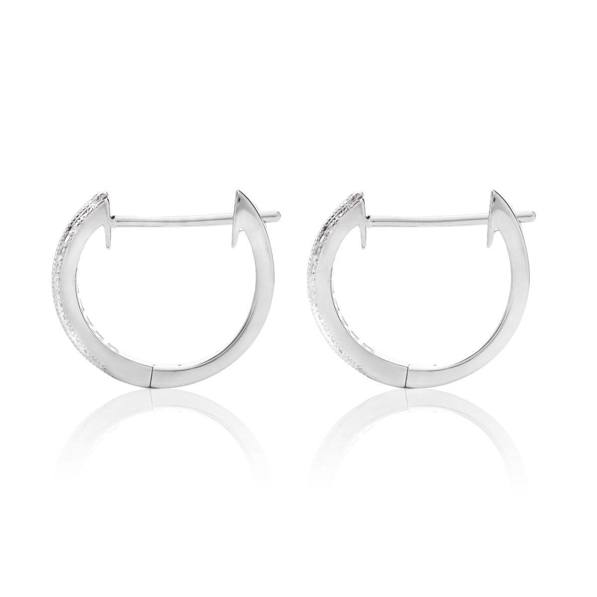 Natural Tsavorite Stones 0.54 carats set in 14K White Gold Earrings w Diamonds In New Condition For Sale In Los Angeles, CA