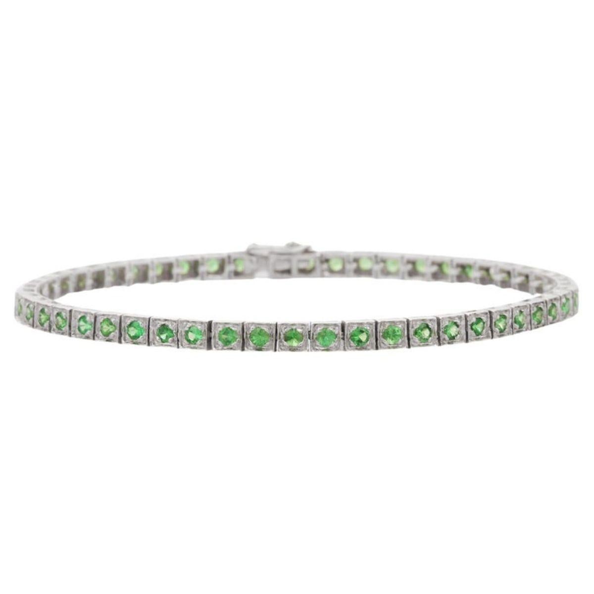 Modern Natural Tsavorite Tennis Bracelet Studded in 18kt Solid White Gold For Sale