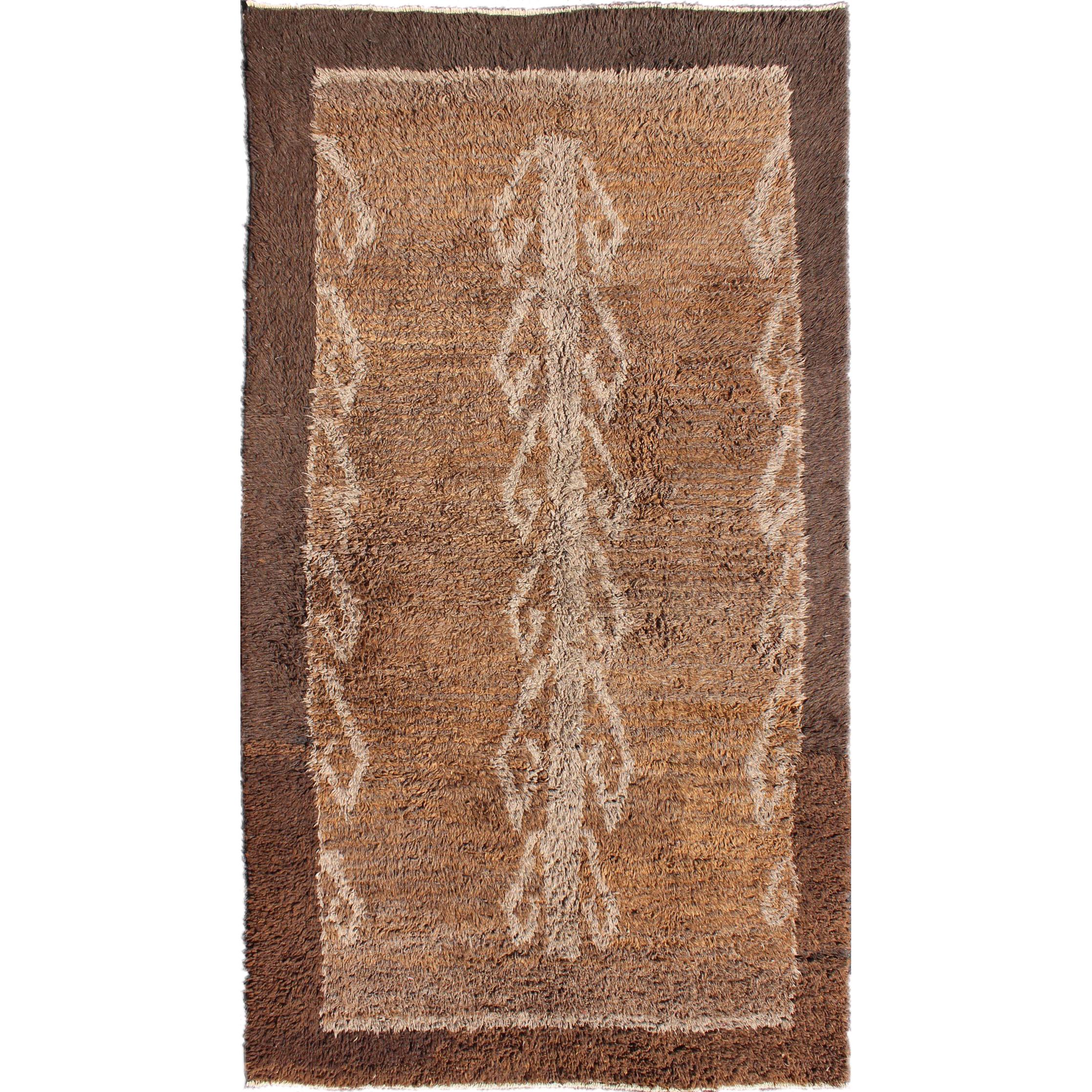 Natürlicher türkischer Tulu-Teppich aus Natur mit vertikalem Stammesmotiv in braunen Farbtönen