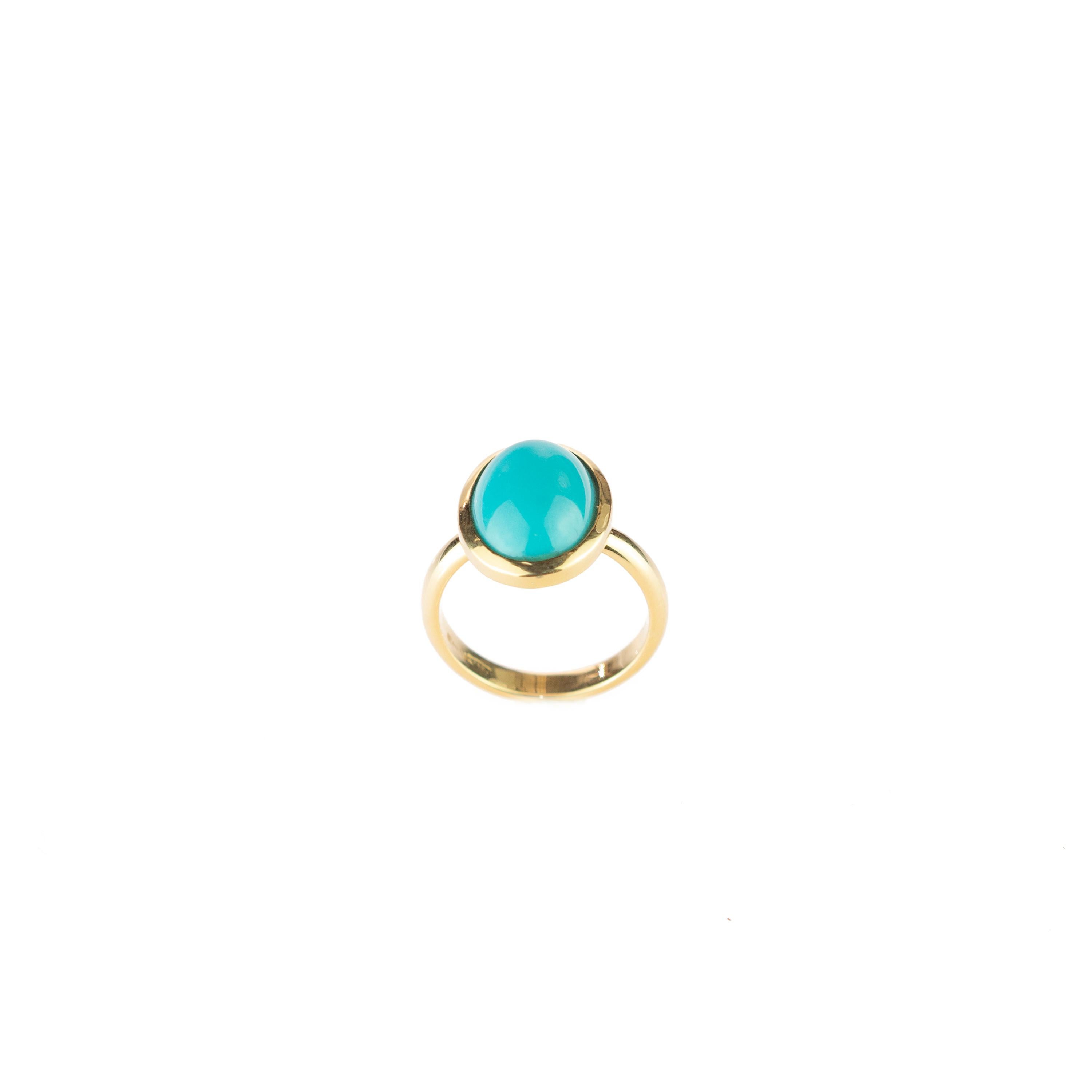 Artisan Natural Turquoise 18 Karat Yellow Gold Solitaire Bezel Set Oval Cocktail Ring