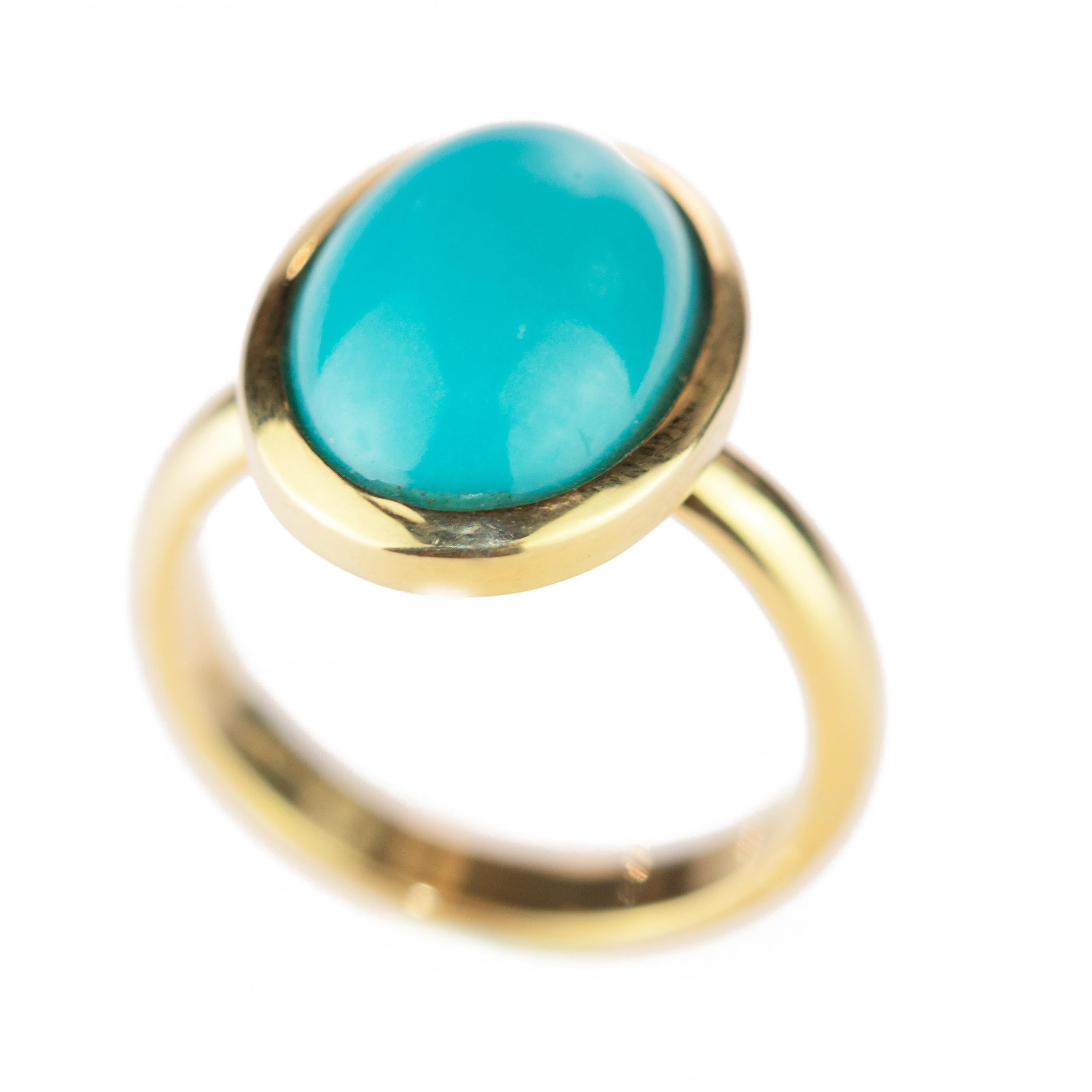 Natural Turquoise 18 Karat Yellow Gold Solitaire Bezel Set Oval Cocktail Ring In New Condition In Milano, IT