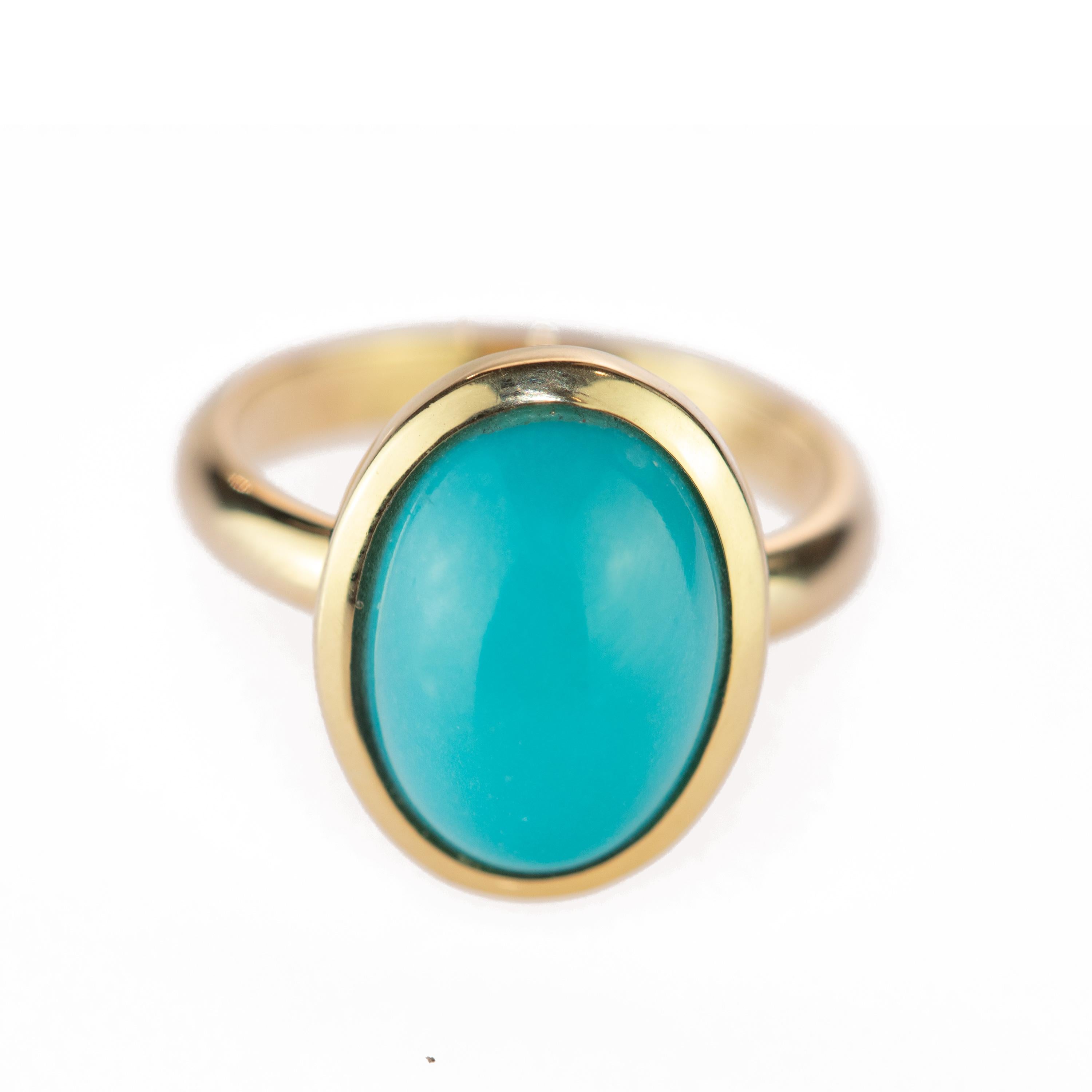 Women's or Men's Natural Turquoise 18 Karat Yellow Gold Solitaire Bezel Set Oval Cocktail Ring For Sale