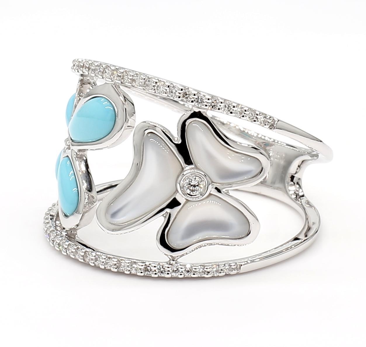 RareGemWorlds schöner Modering. Montiert in einer wunderschönen Fassung aus 18 Karat Weißgold mit einem natürlichen Türkis, einem weißen Pinctada Maxima und einem natürlichen runden weißen Diamanten. Dieser Ring wird Sie garantiert beeindrucken und