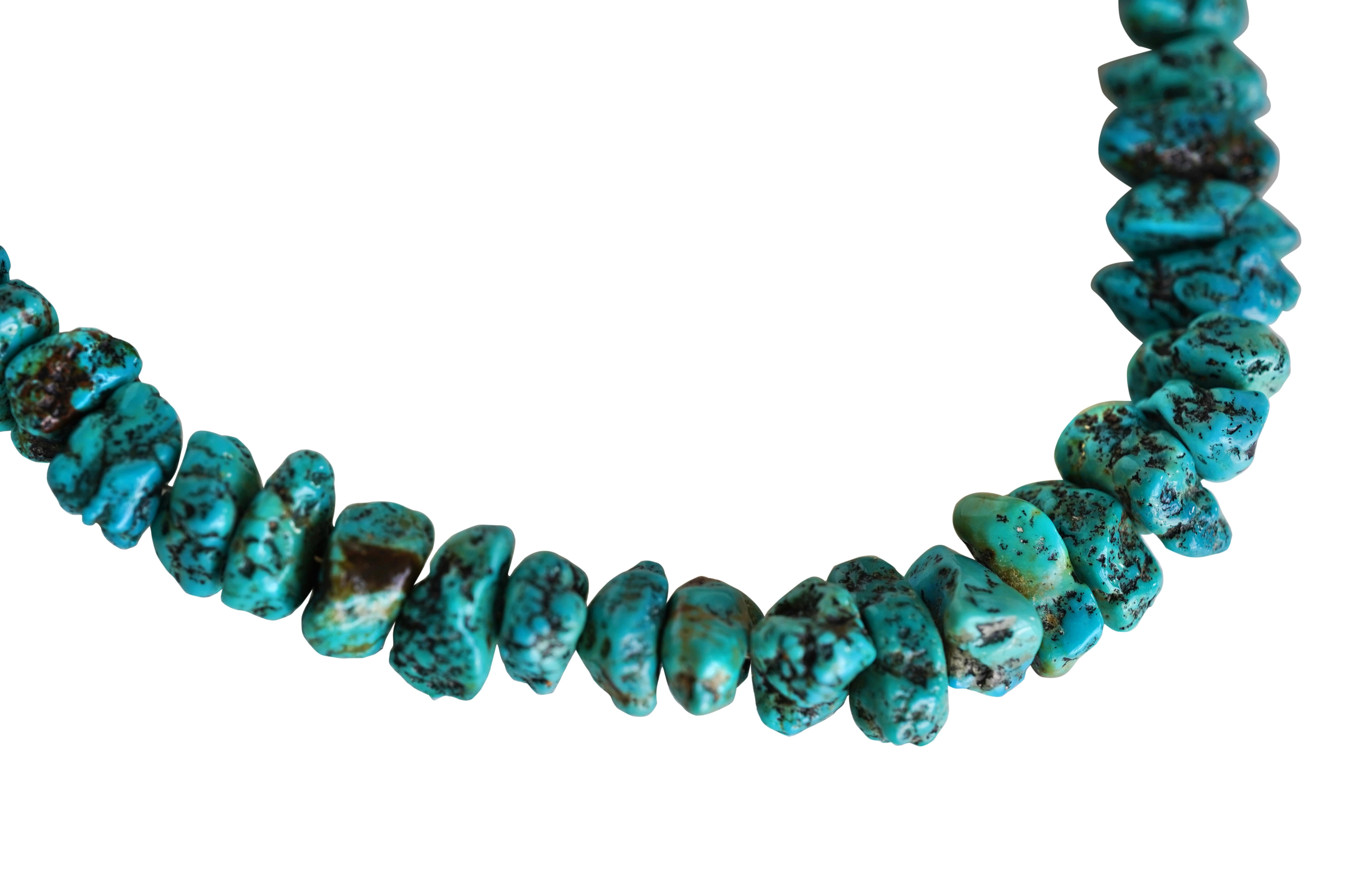 Le collier est composé de 60 turquoises naturelles. Chaque turquoise est unique par sa forme et sa couleur.
Longueur du collier : 28.9 inches/73.4 cm.
Dimensions de la turquoise : la plus grande pierre mesure 19,2 mm de long, 13,7 mm de large et