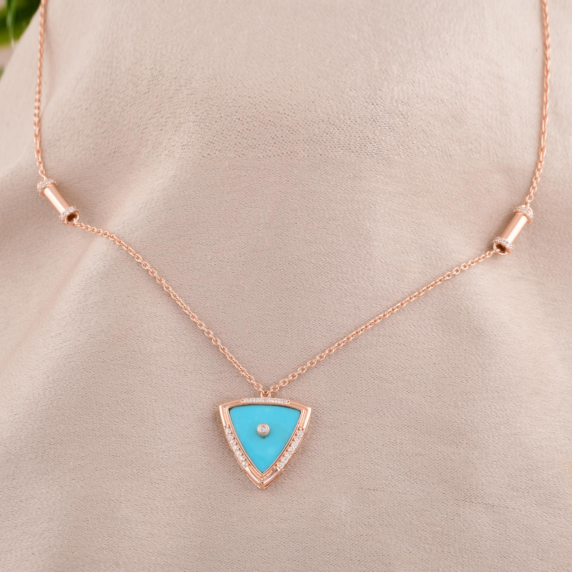 Moderne Collier chaîne pendentif triangle en or rose 18 carats avec turquoise naturelle et diamant en vente