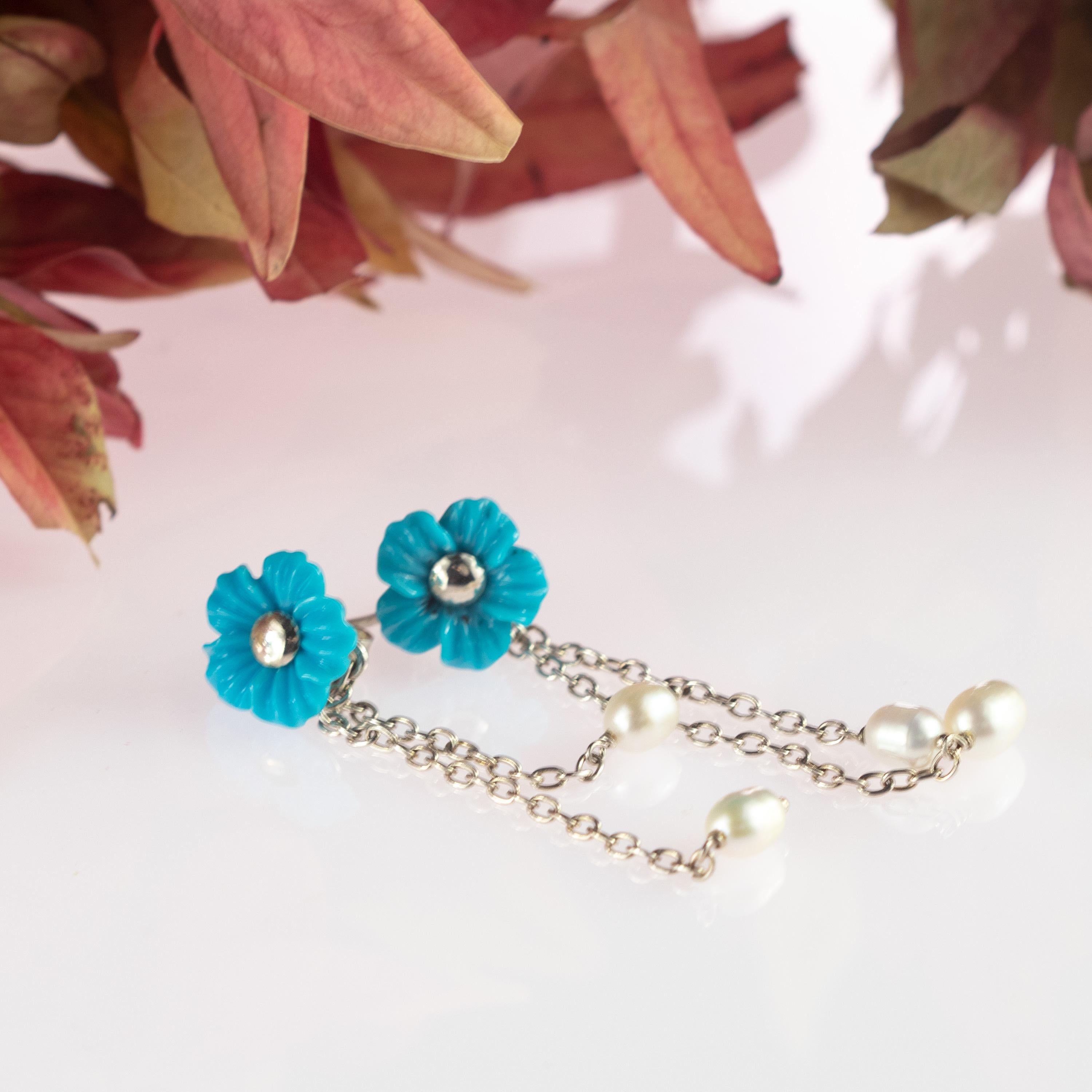 Arts and Crafts Orecchini con fiori di turchese naturale e perle d'acqua dolce in argento 925 in vendita