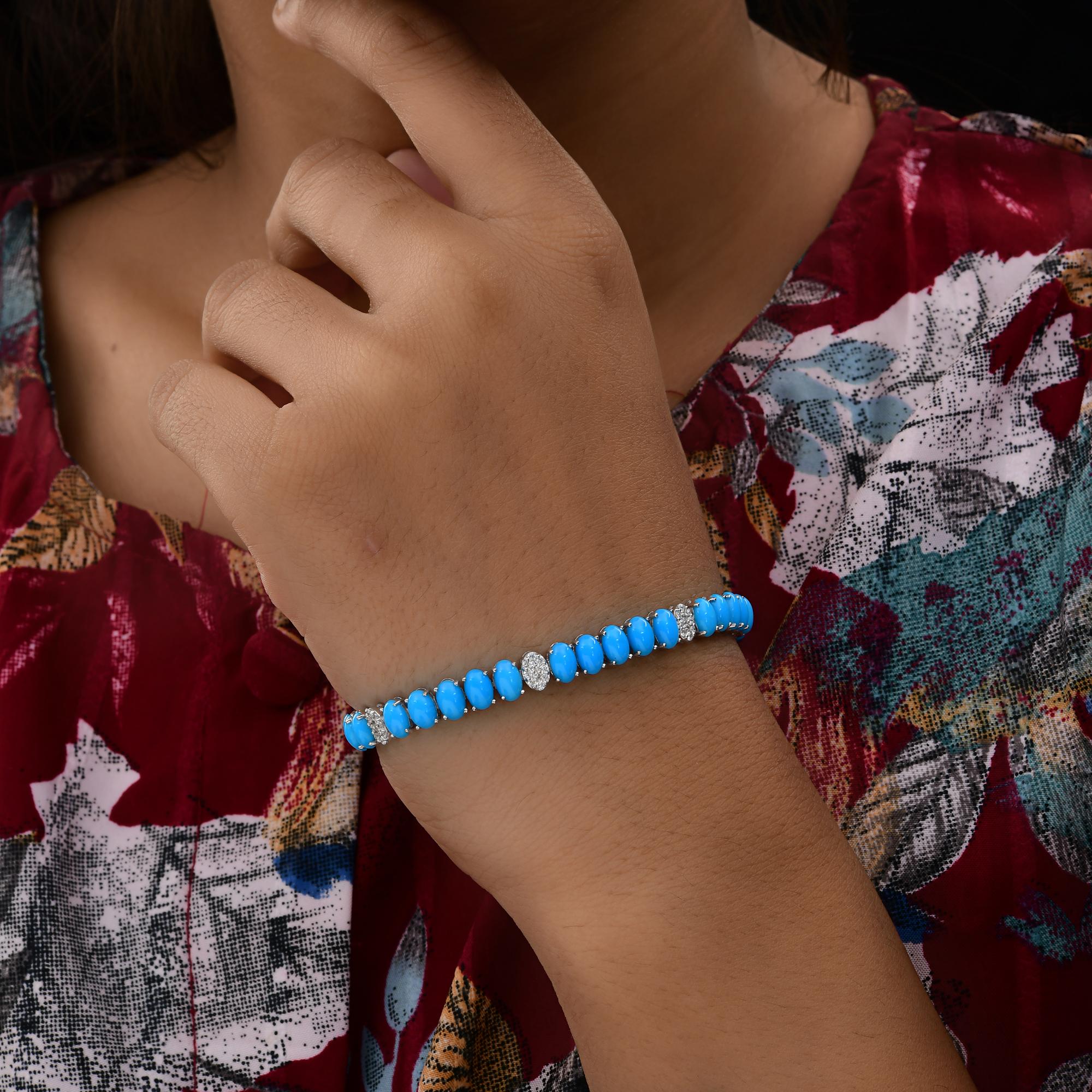 Natürliches Türkis-Edelsteinarmband SI/H Diamant 14 Karat Weißgold Schmuckschmuck
Dieses Armband besteht aus fünf ovalen Cabochons, die nach jedem Diamanten gesetzt sind und ein Tennisarmband bilden. 
Türkis ist bekannt für seine beruhigende