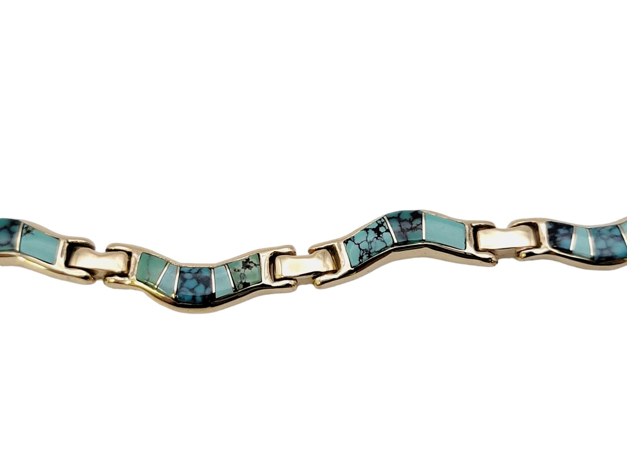 Contemporary Natural Turquoise Inlay Wavy Choker Necklace in 14 Karat Yellow Gold For Sale