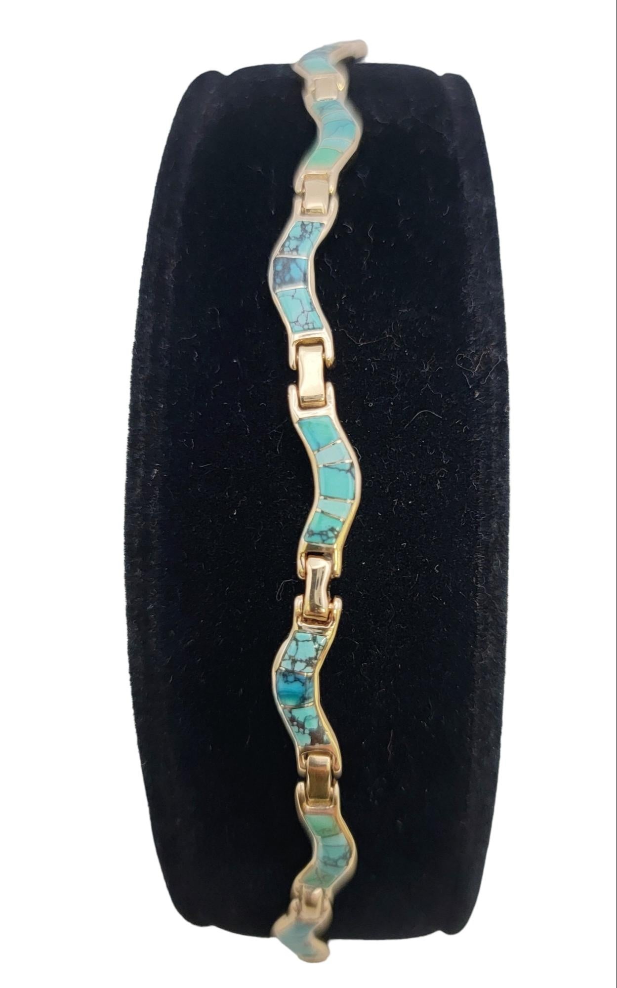 Natural Turquoise Inlay Wavy Link Bracelet in Polished 14 Karat Yellow Gold For Sale 8