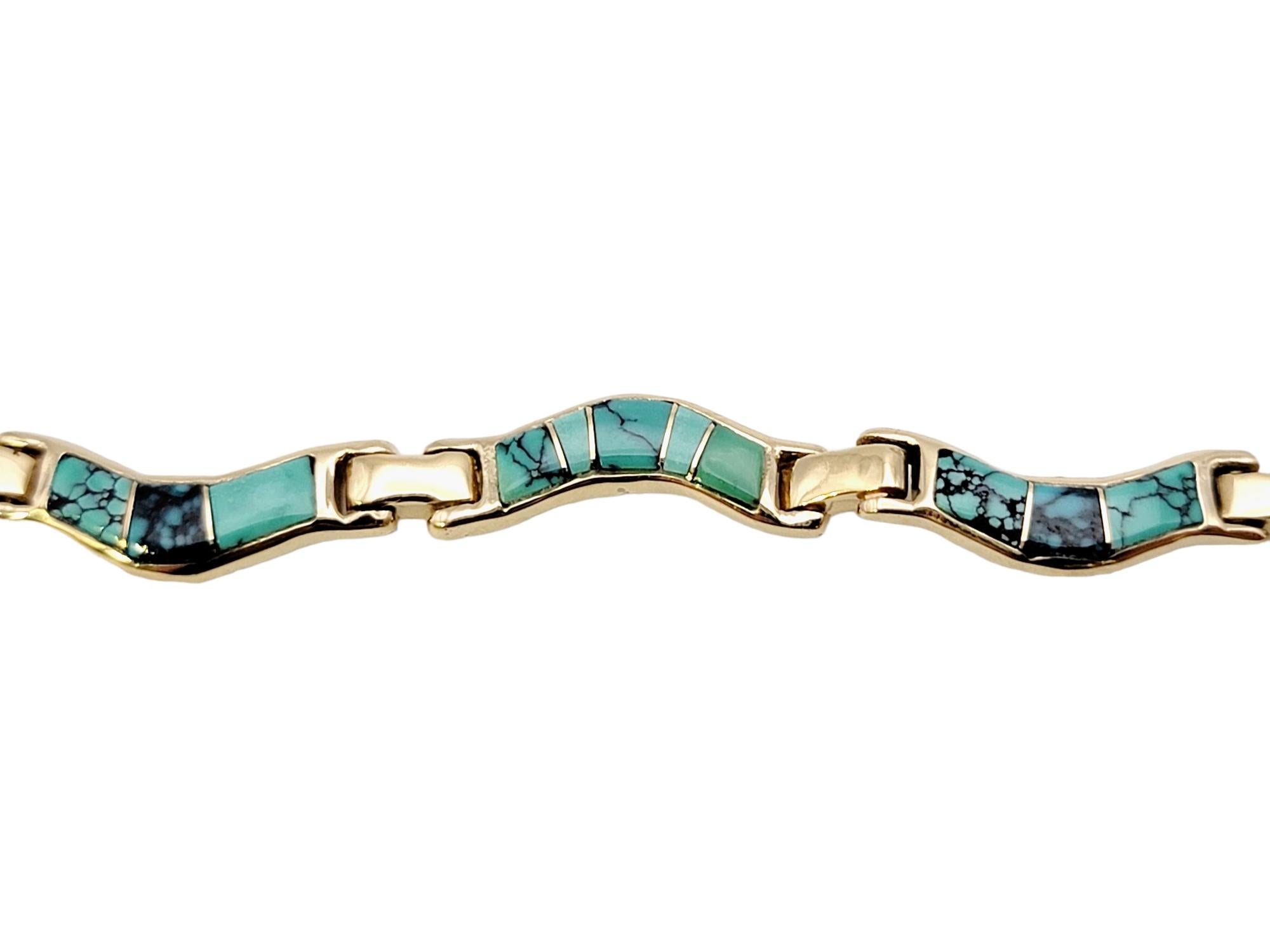 Natural Turquoise Inlay Wavy Link Bracelet in Polished 14 Karat Yellow Gold In Good Condition For Sale In Scottsdale, AZ