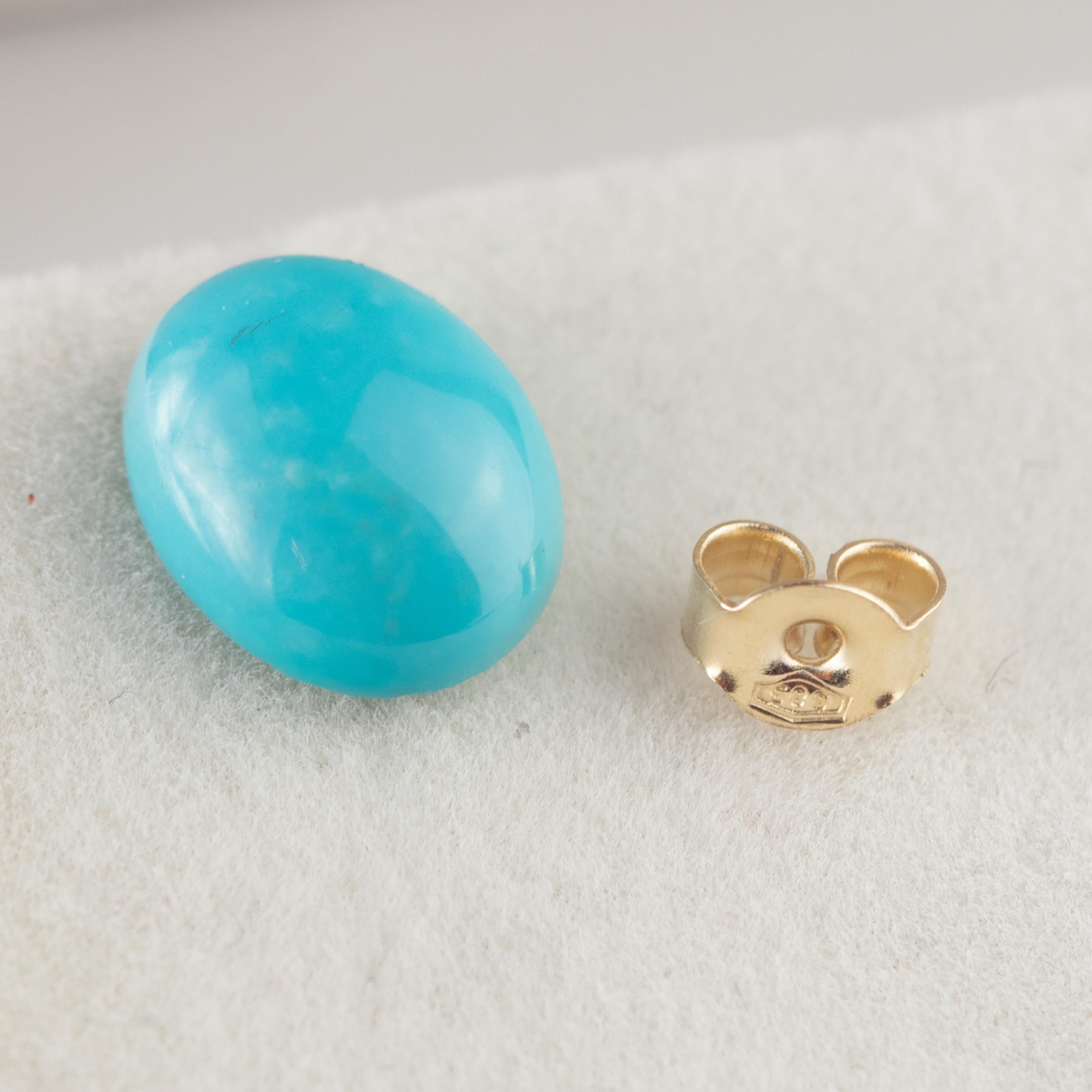 Clous d'oreilles cocktail chics en or 18 carats avec turquoise naturelle ovale cabochon en vente 1