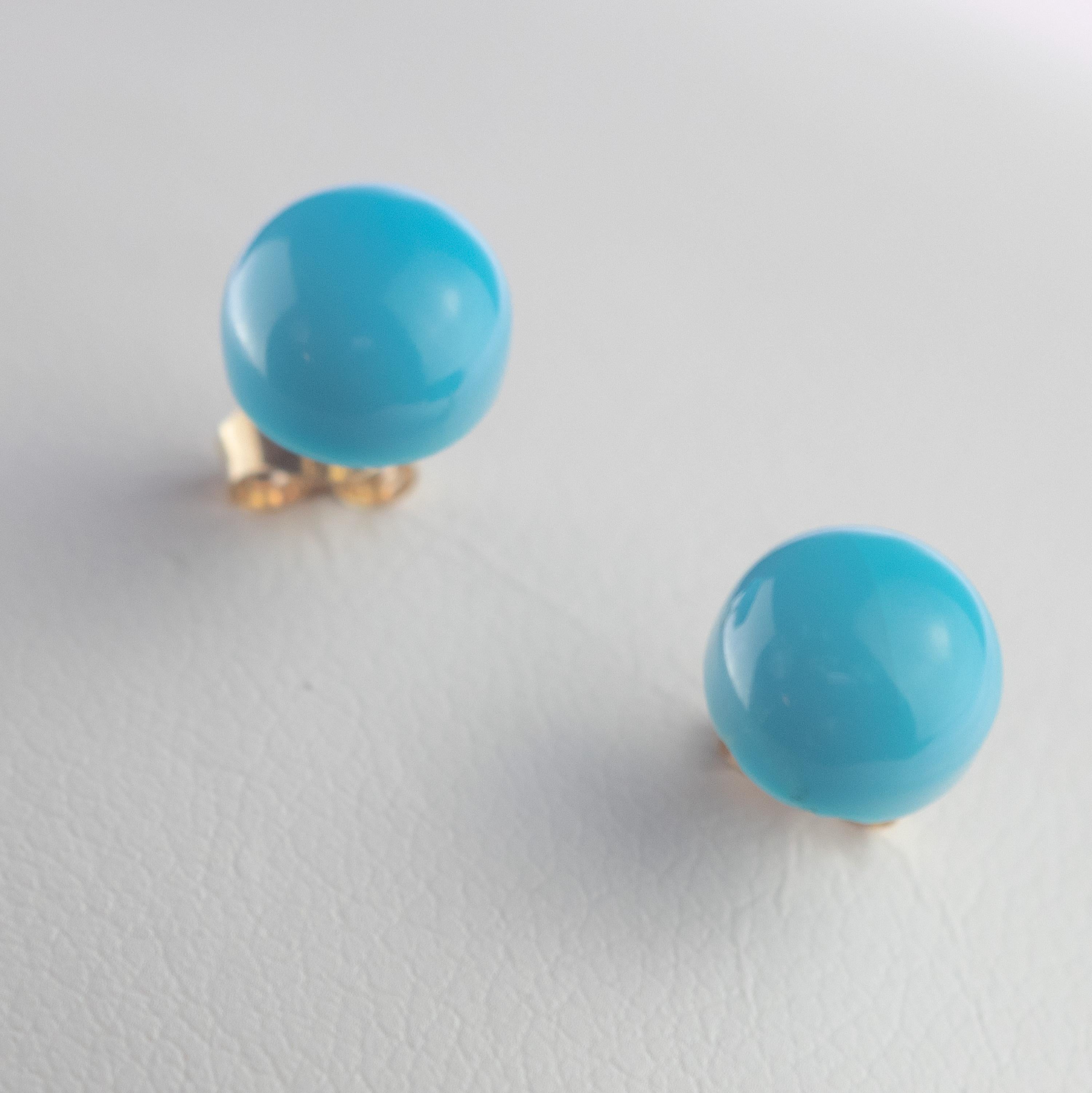 Round Cut Natural Turquoise Round Cabochon 14 Karat Gold Stud Chic Cocktail Earrings For Sale