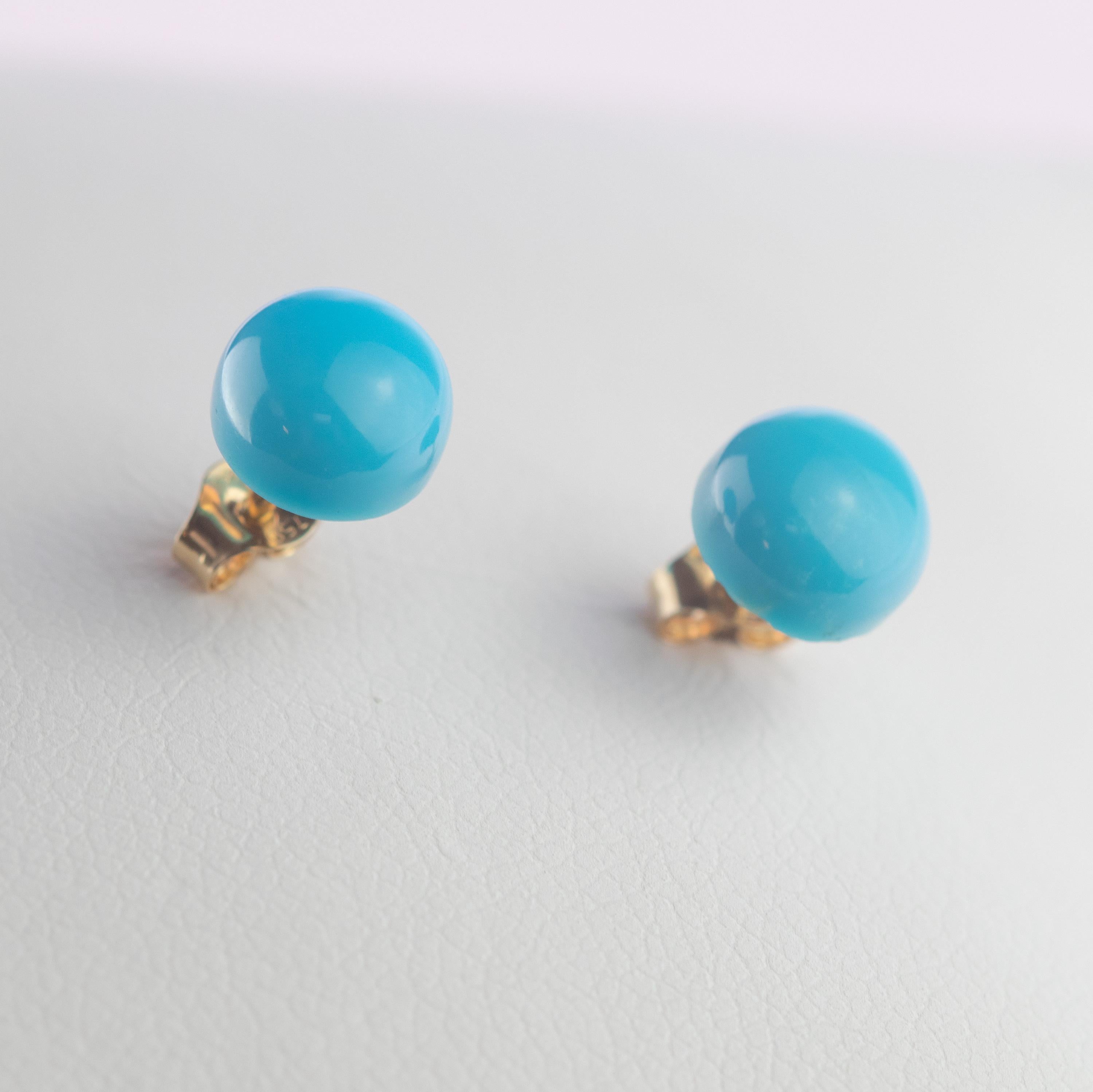 Women's or Men's Natural Turquoise Round Cabochon 14 Karat Gold Stud Chic Cocktail Earrings For Sale