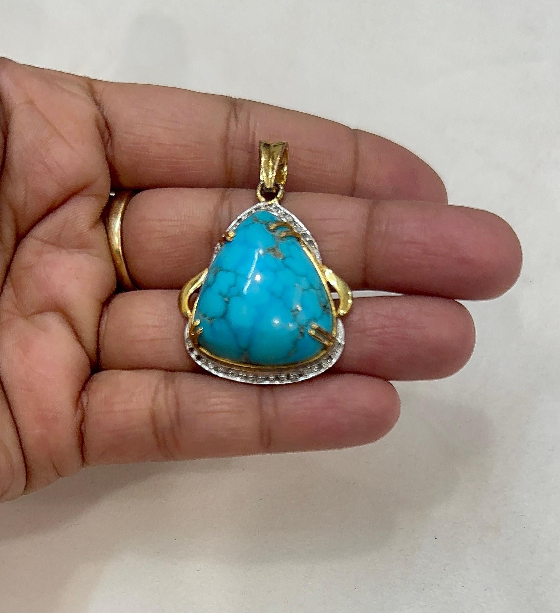 Natural turquoise stone in 18k gold with Natural diamonds for pendant In New Condition For Sale In Delhi, DL