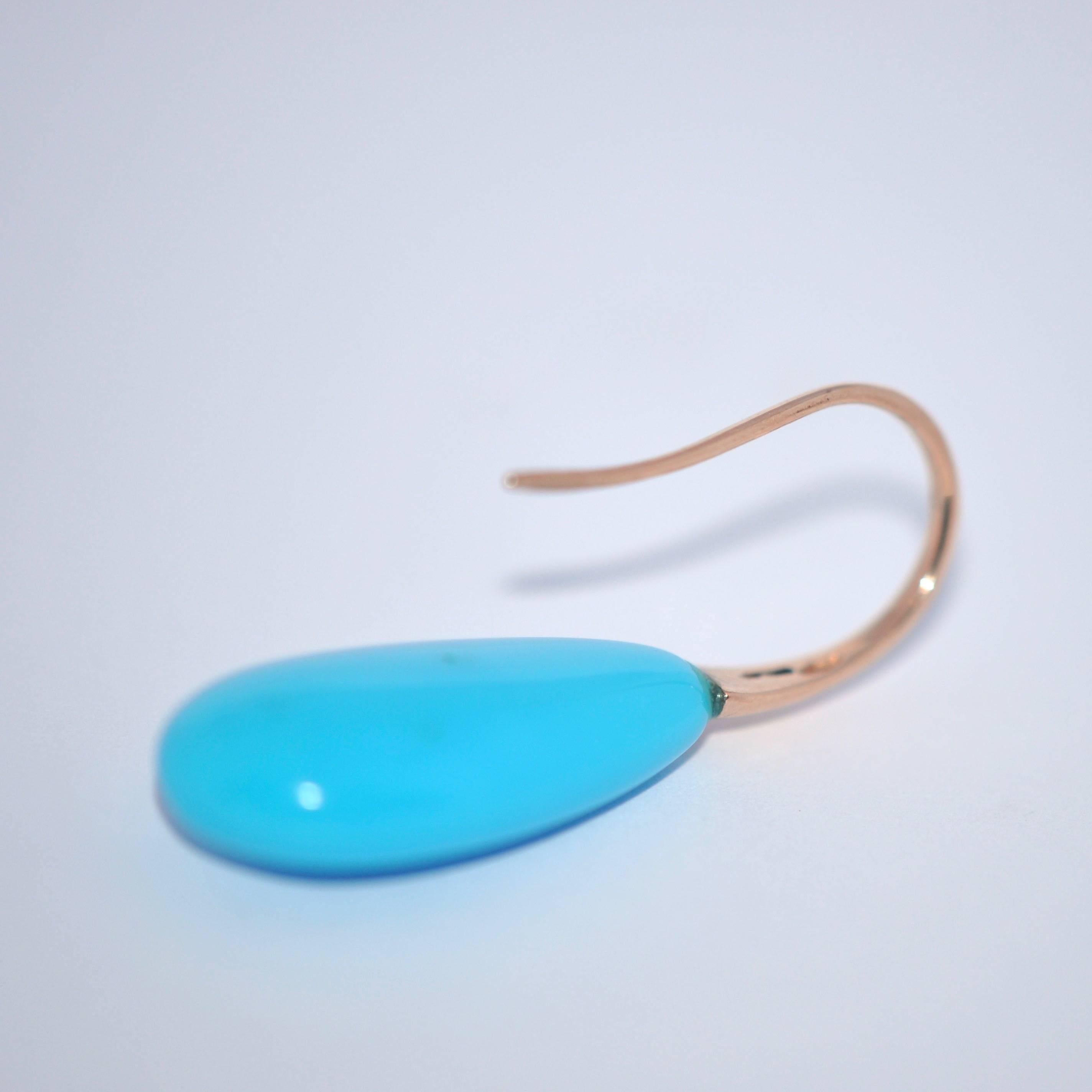 Discover this Natural Turquoises and Rose Gold 18K Drop Earrings.
Natural Turquoises
Rose Gold 18K 
