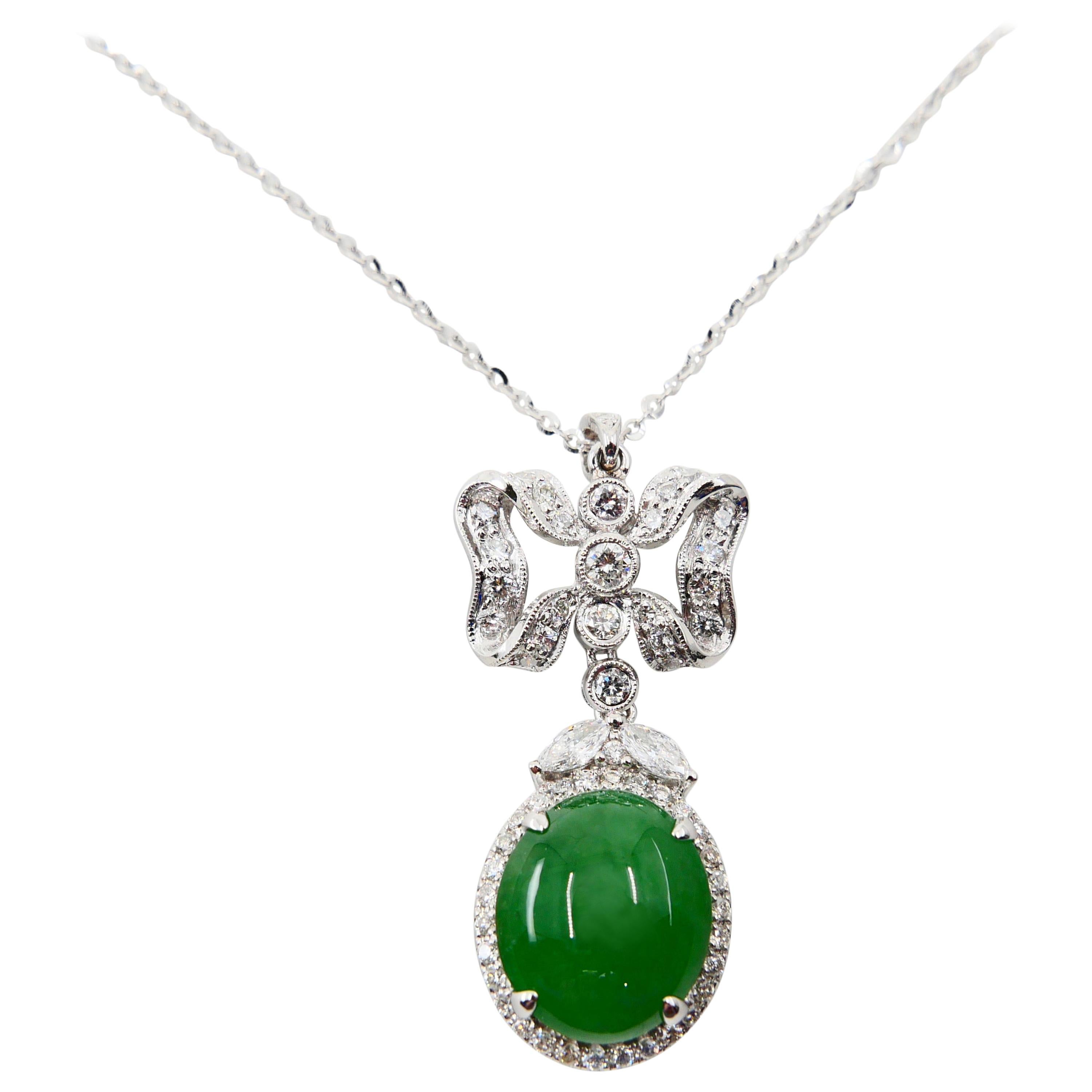 Taille ovale Collier pendentif en forme de goutte en jadéite de type naturel et diamants, couleur vert foncé en vente