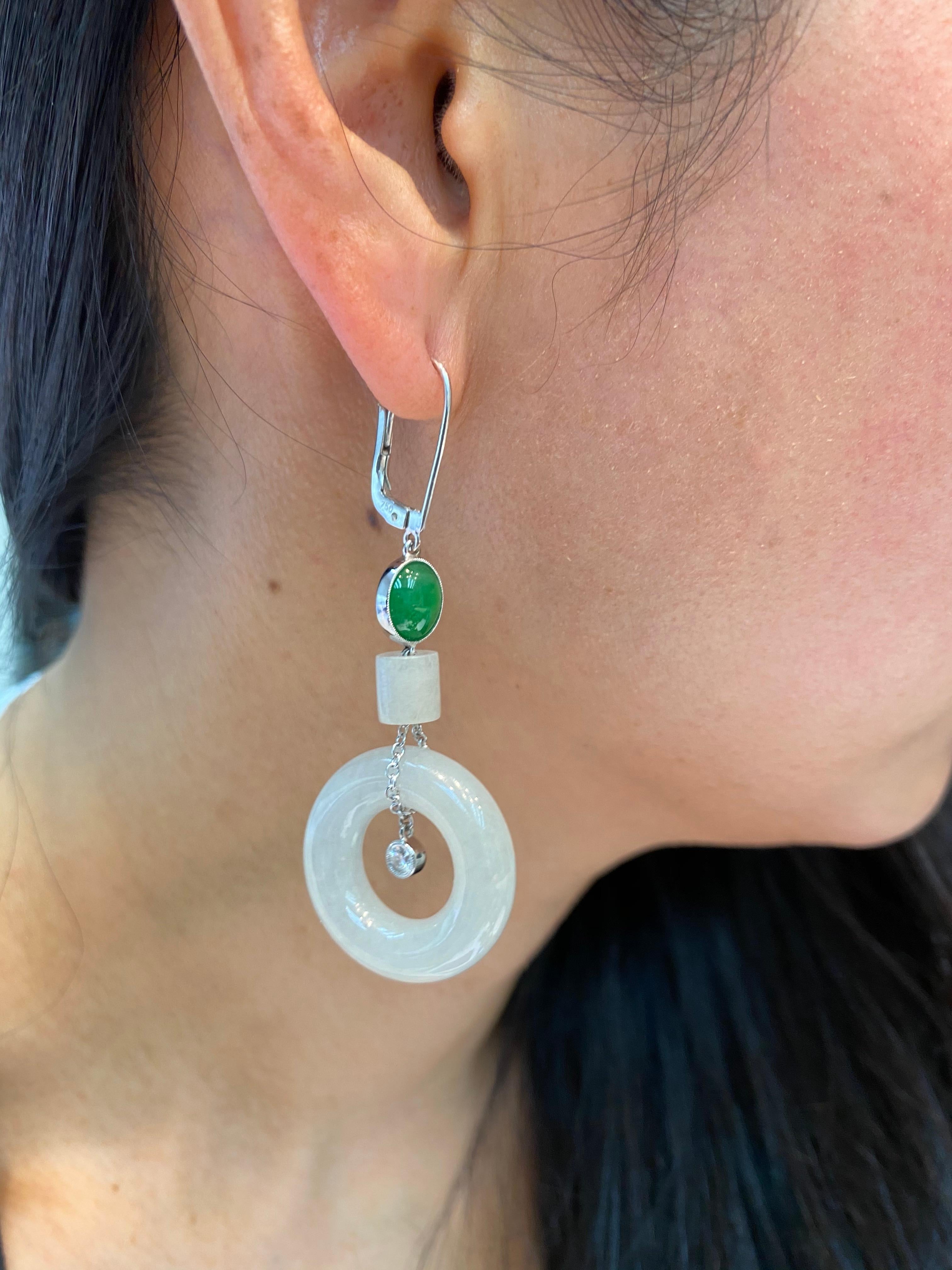 A very unique design. Here is nice earring and pendant matching set with apple green Jade, white jade and diamonds. The jade earrings and jade pendant are set in 18k white gold. There are 3 dangling diamonds totaling 0.34cts. The untreated /