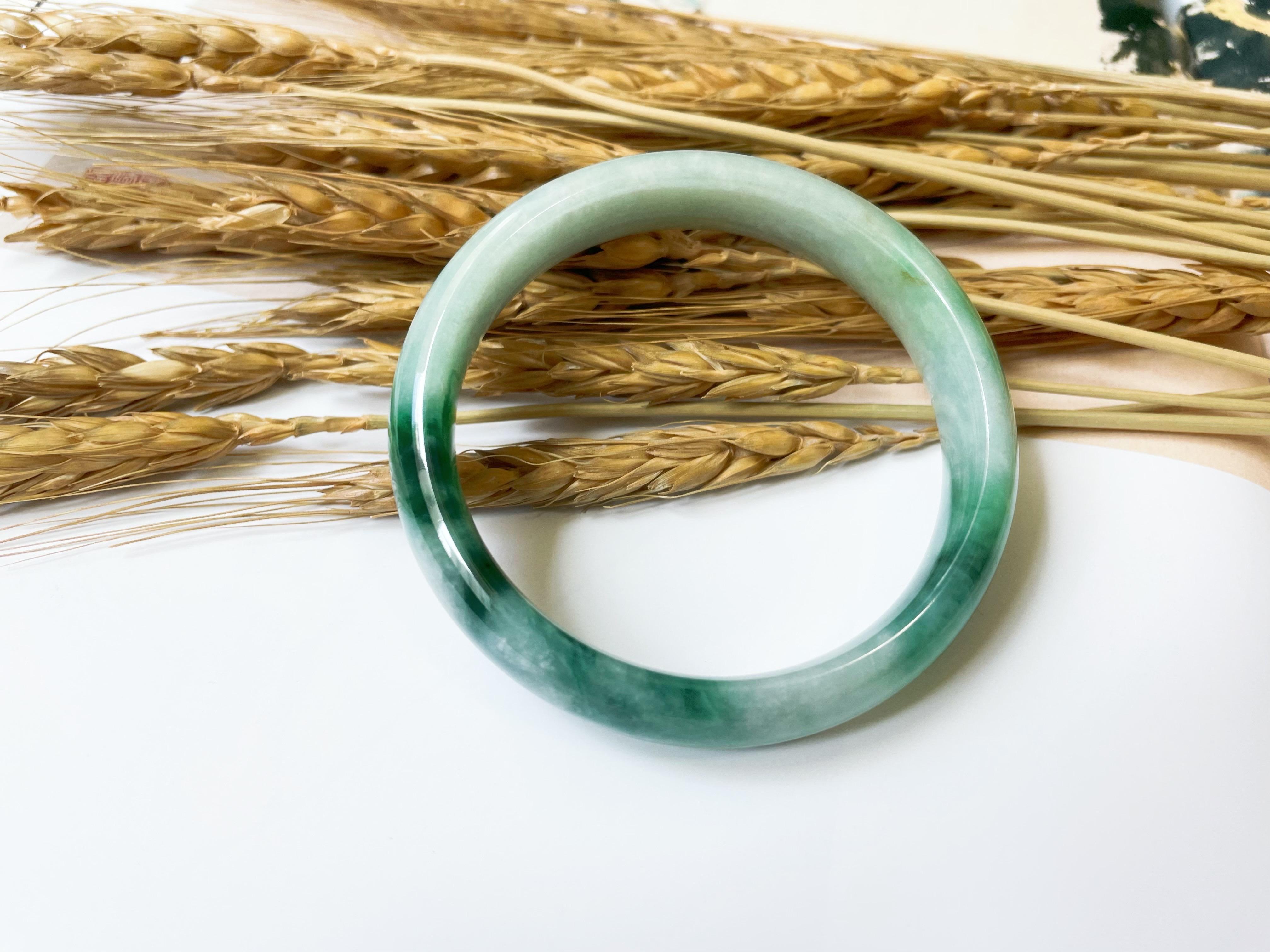Bracelet jonc en jade de type naturel A Myanmar, vert bleuté, texturé glacé en vente 5