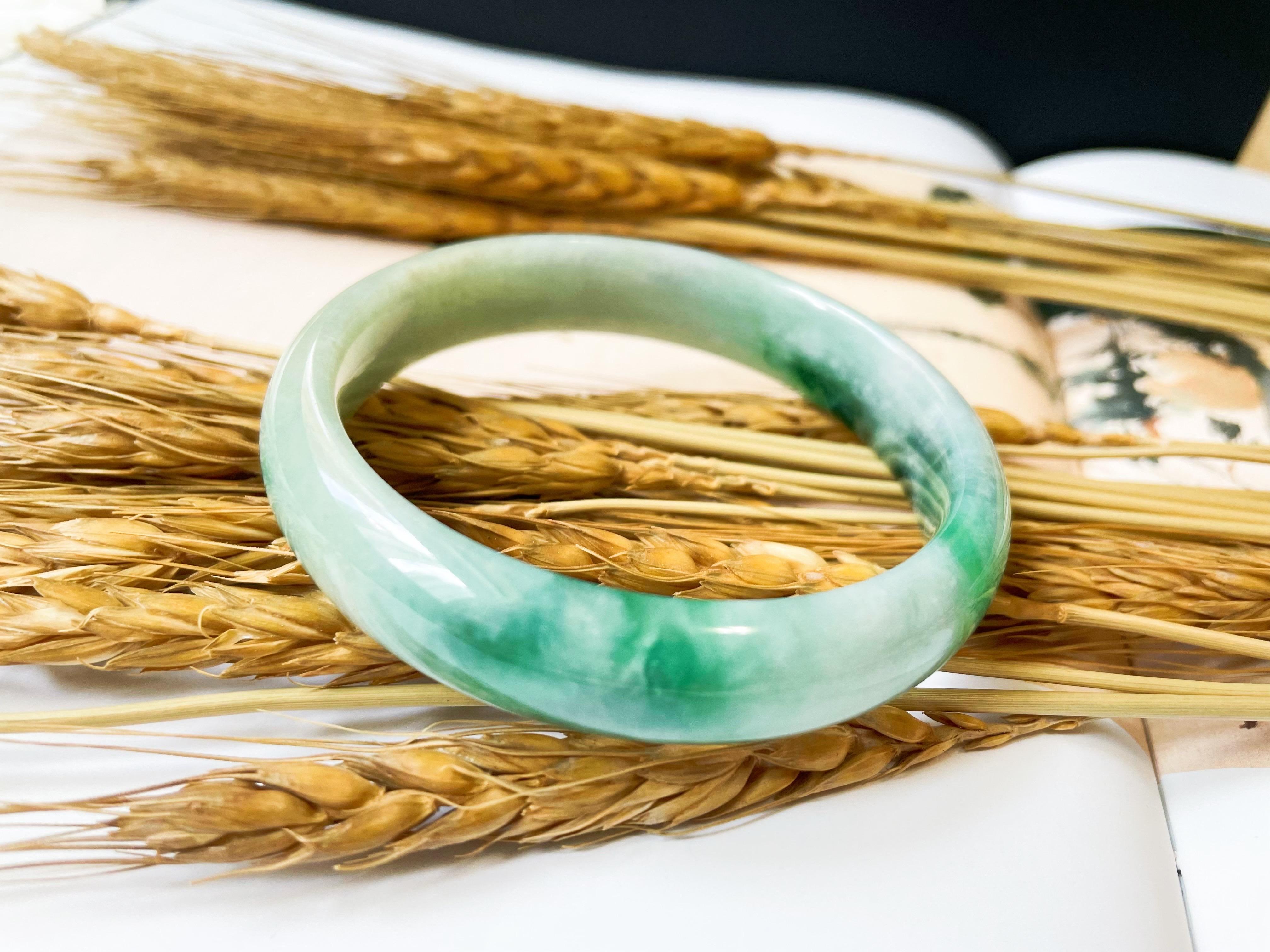 Bracelet jonc en jade de type naturel A Myanmar, vert bleuté, texturé glacé en vente 8