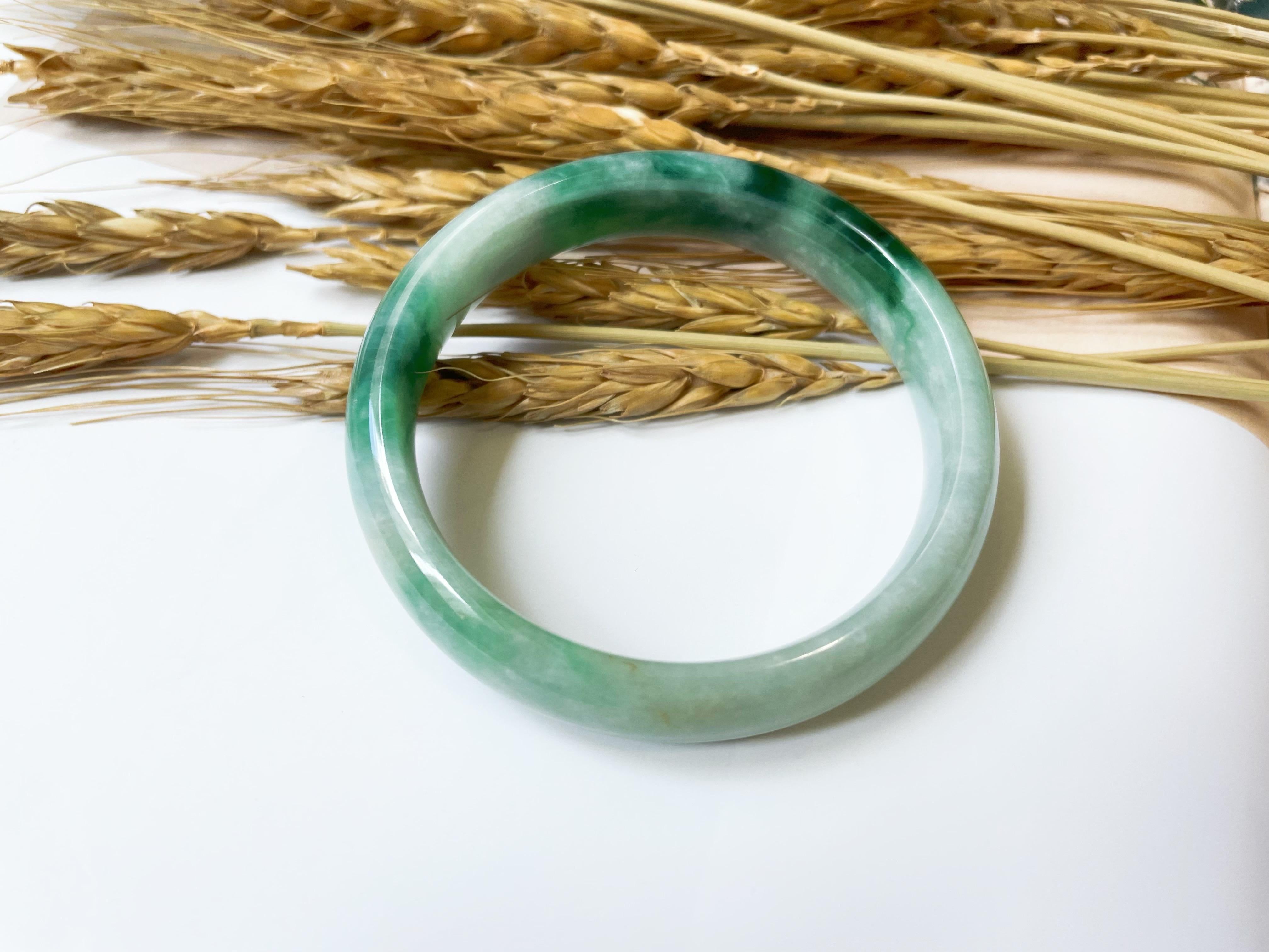 Bracelet jonc en jade de type naturel A Myanmar, vert bleuté, texturé glacé en vente 9
