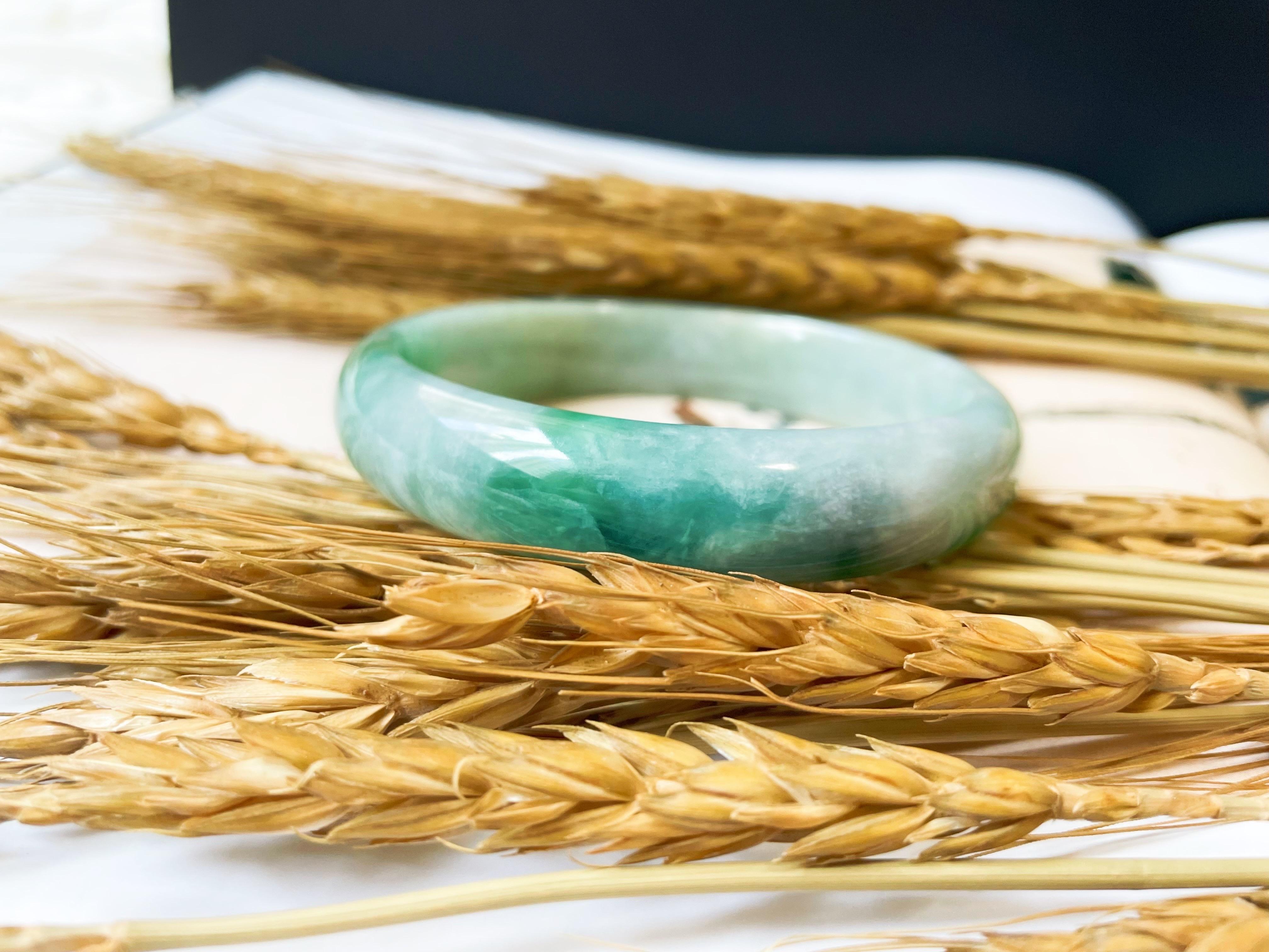 Bracelet jonc en jade de type naturel A Myanmar, vert bleuté, texturé glacé en vente 10