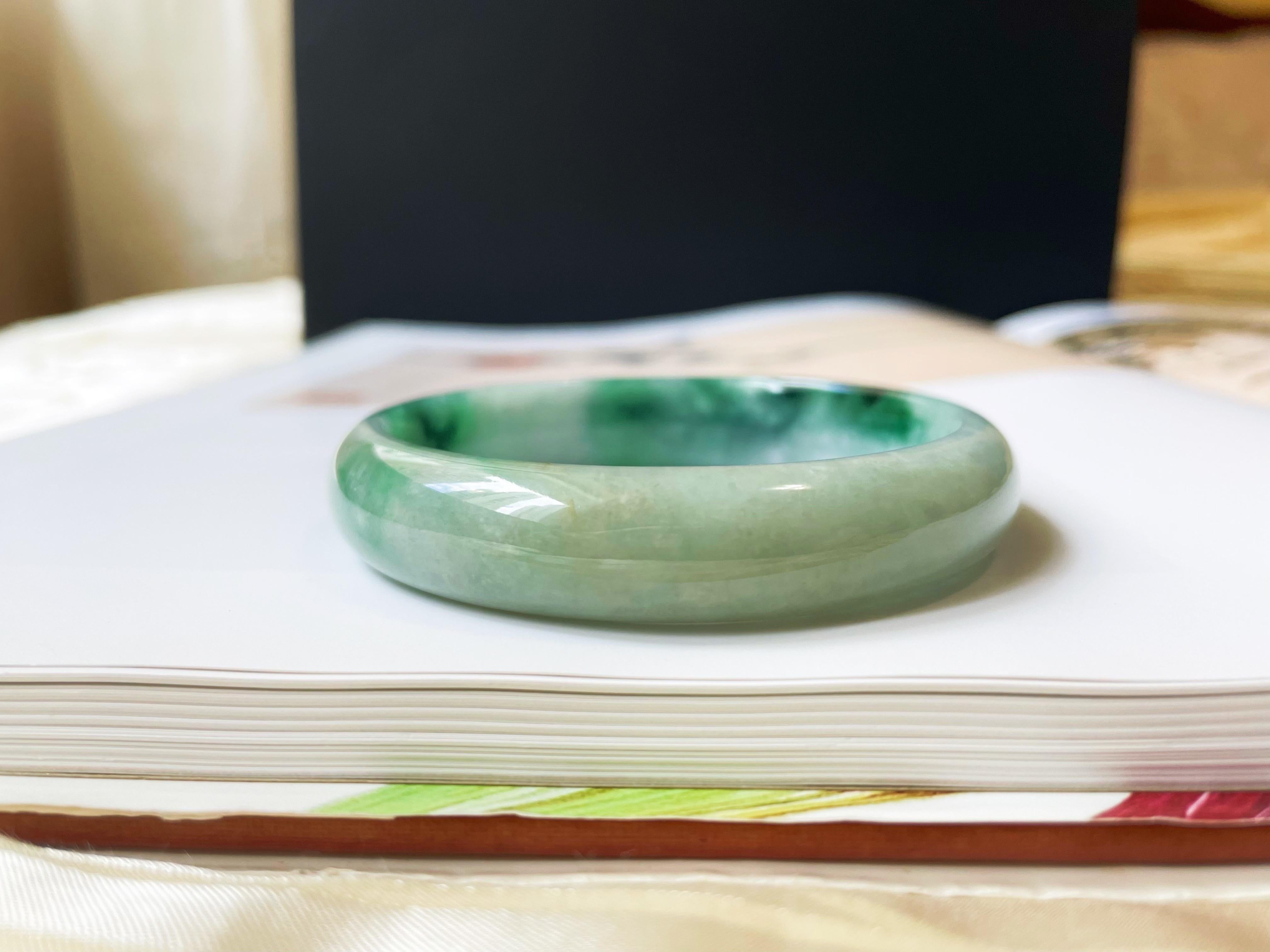 Bracelet jonc en jade de type naturel A Myanmar, vert bleuté, texturé glacé en vente 3