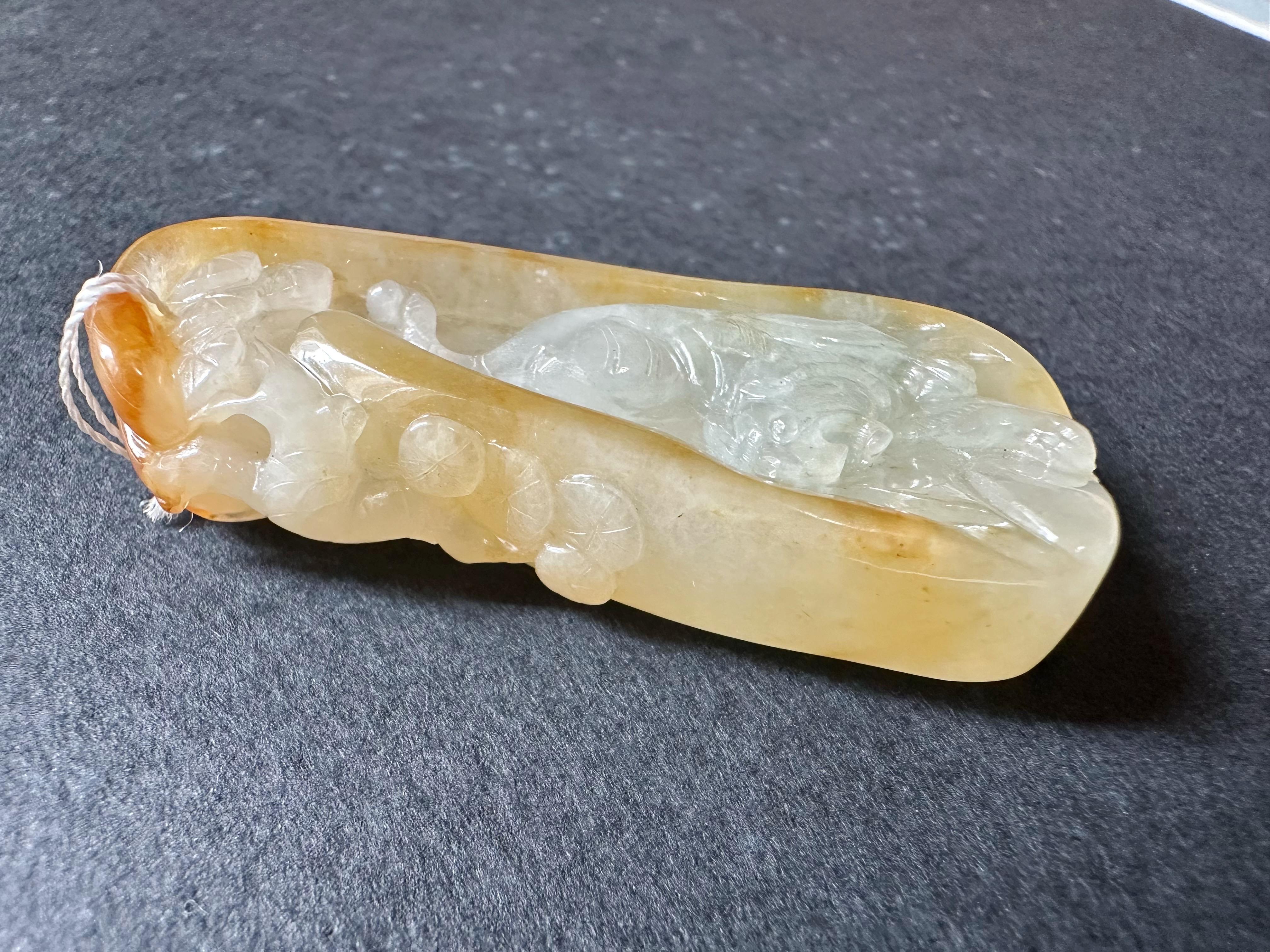 Natur Typ A Myanmar Icy Typ Bi-Color Jade Honey Gelb & Weiß geschnitzt Tiger (Art nouveau) im Angebot