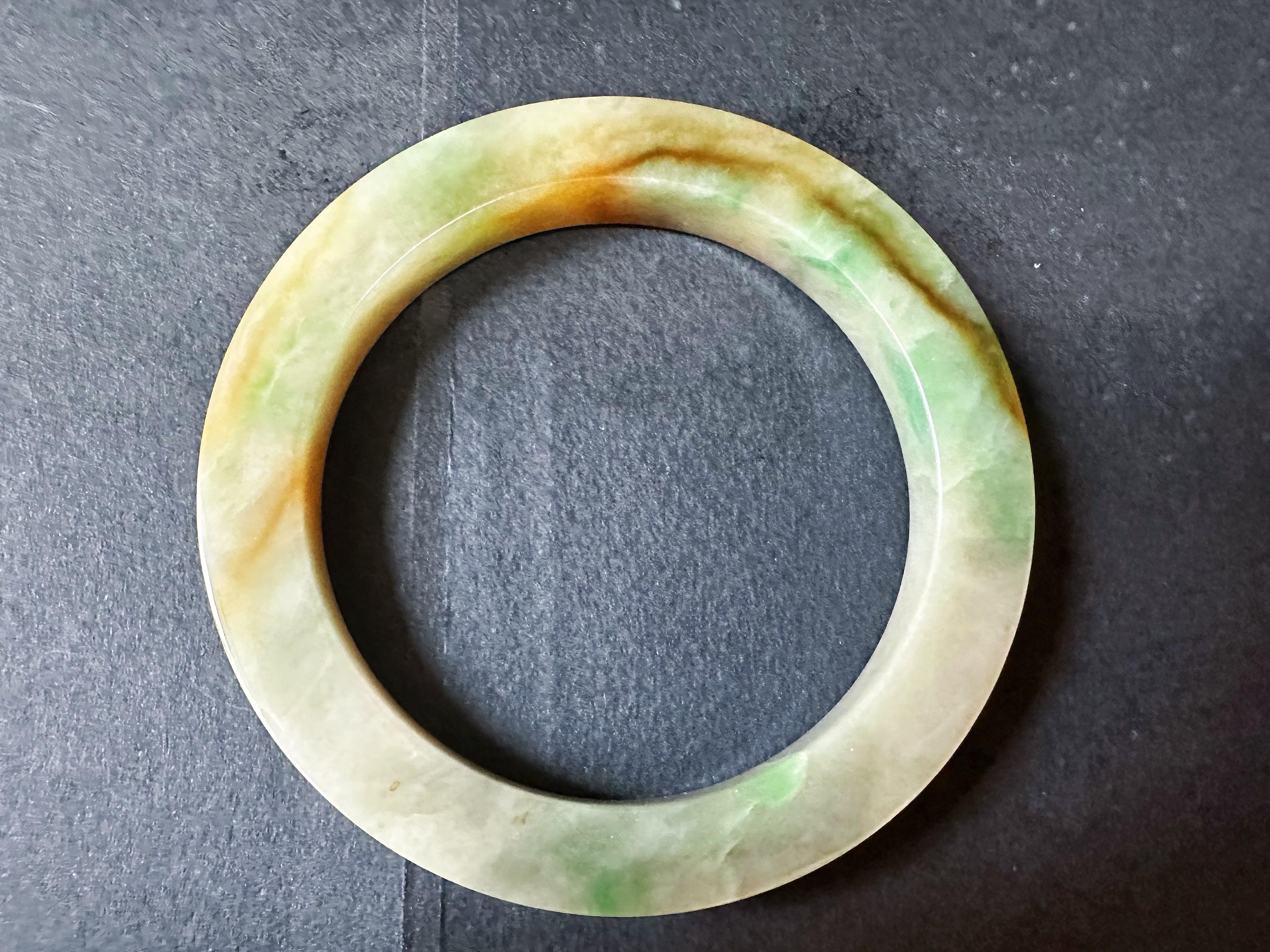 Natürlicher Typ A Myanmar Dreifarbiger Jade Armreif - Gelb, Grün, Rot 60,9mm im Angebot 1