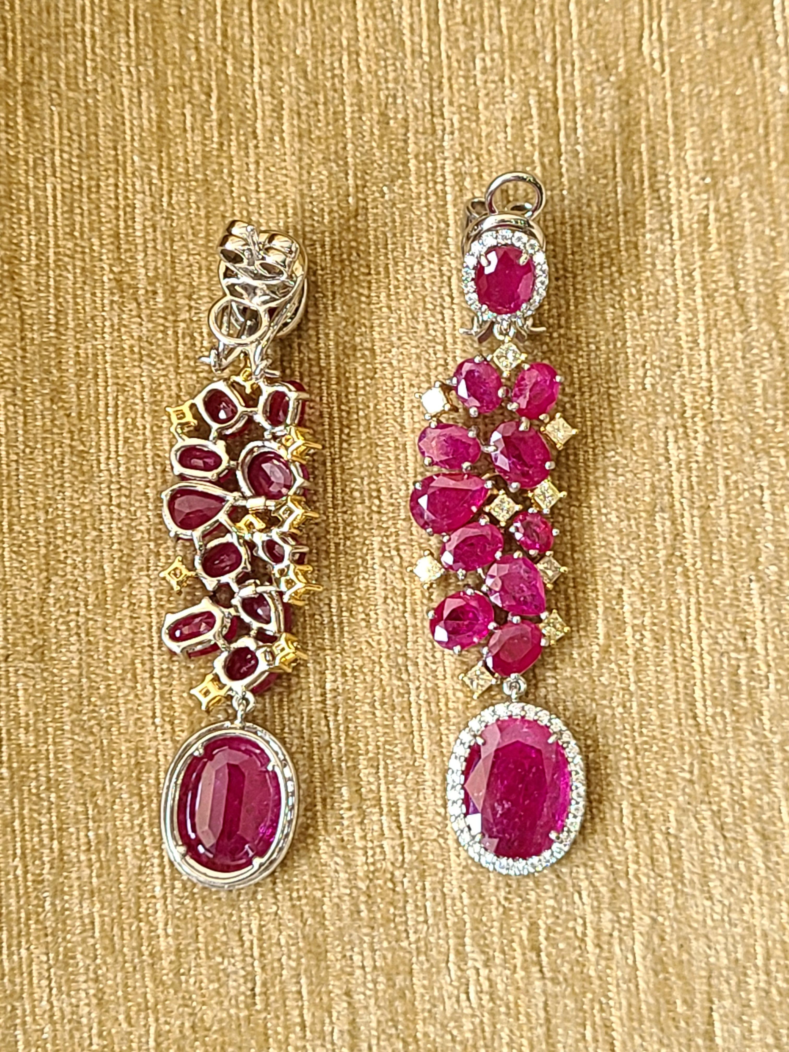 Natural Un-Heat Ruby Long Earrings Set in 18 Karat Gold with Diamonds In New Condition In Hong Kong, HK