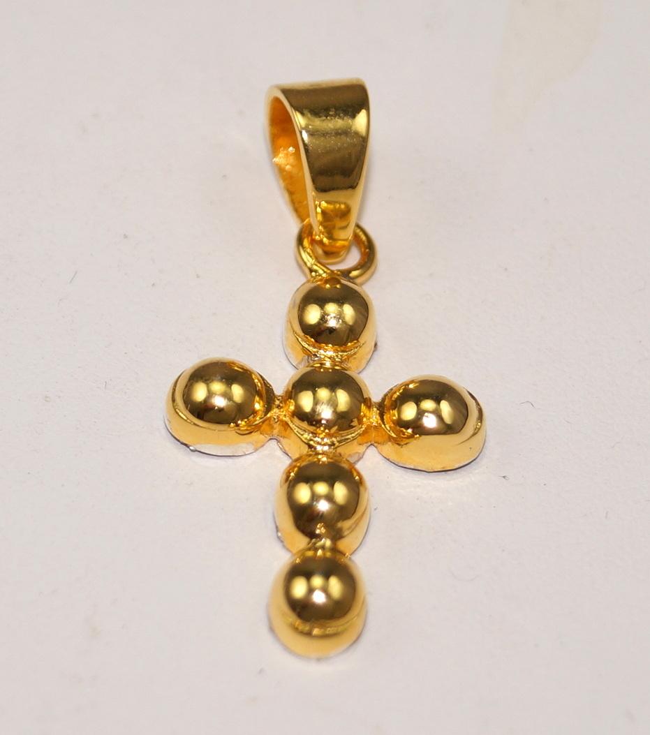 Natural Uncut diamond sterling silver cross pendant 18k gold plated In New Condition For Sale In Delhi, DL