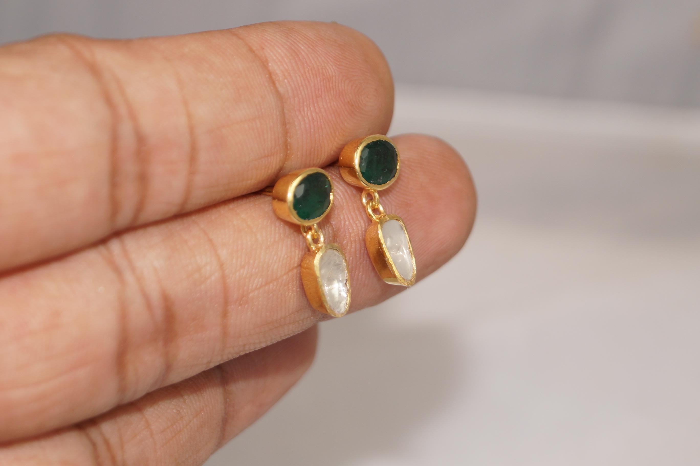 Natural uncut diamonds emerald sterling silver gold plated drop earrings In New Condition For Sale In Delhi, DL