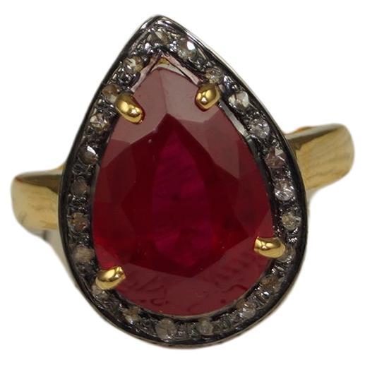 Ring aus vergoldetem Sterlingsilber mit natürlichen Erddiamanten und Rubinen aus Steingut im Angebot