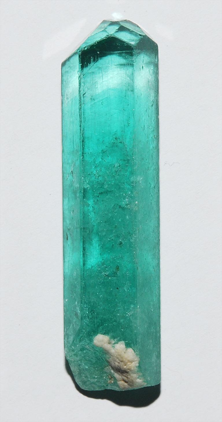 Natural Uncut Emerald in Original Growth of Hexagonal Prism 61.90 Carats For Sale 4