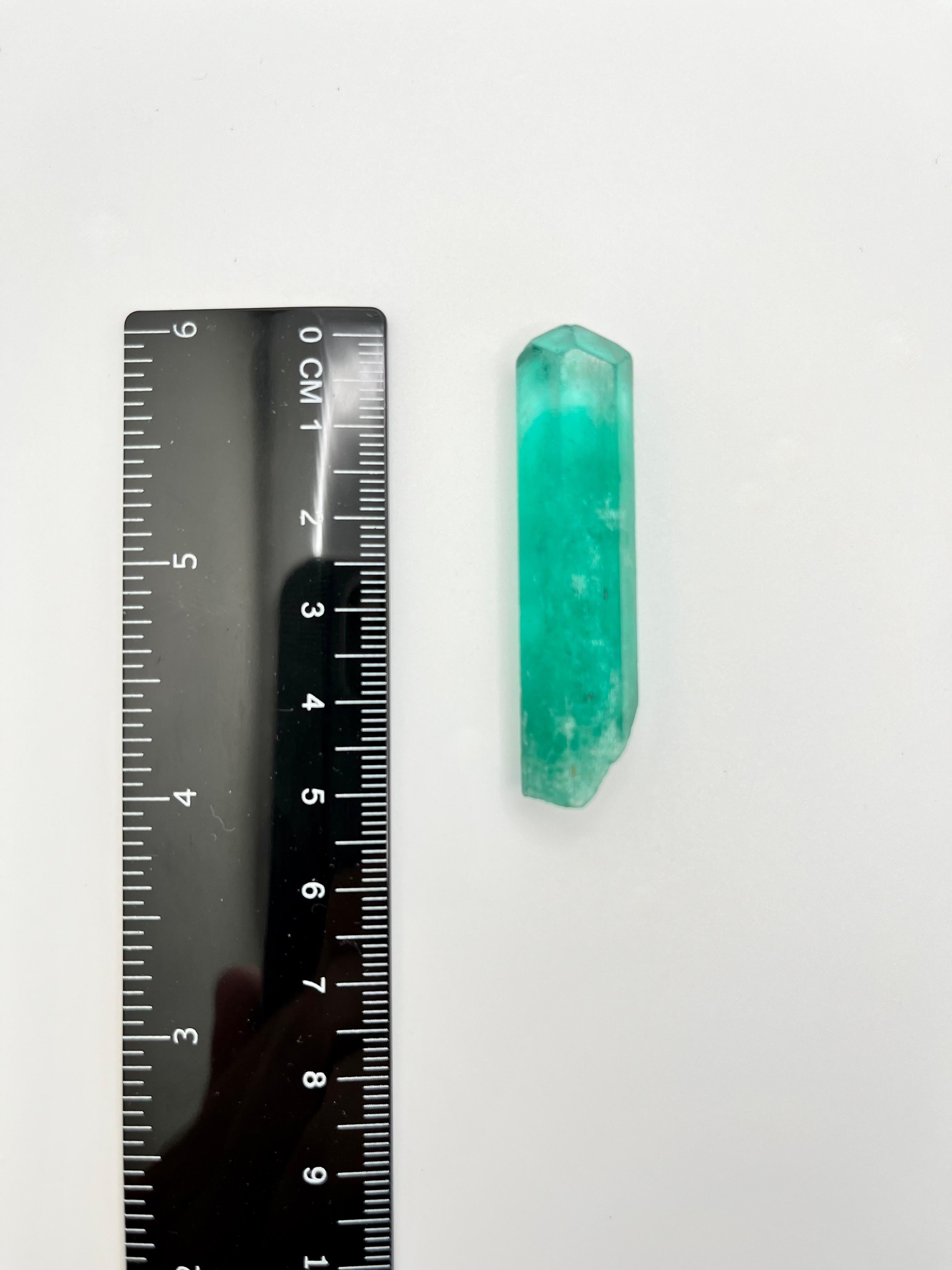 Natural Uncut Emerald in Original Growth of Hexagonal Prism 61.90 Carats For Sale 2