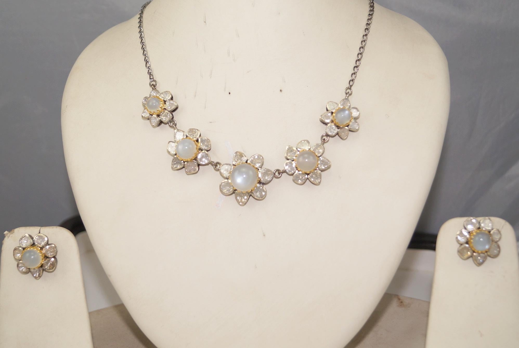 Natural Uncut polki Diamond moonstone Sterling silver necklace with earrings In New Condition For Sale In Delhi, DL