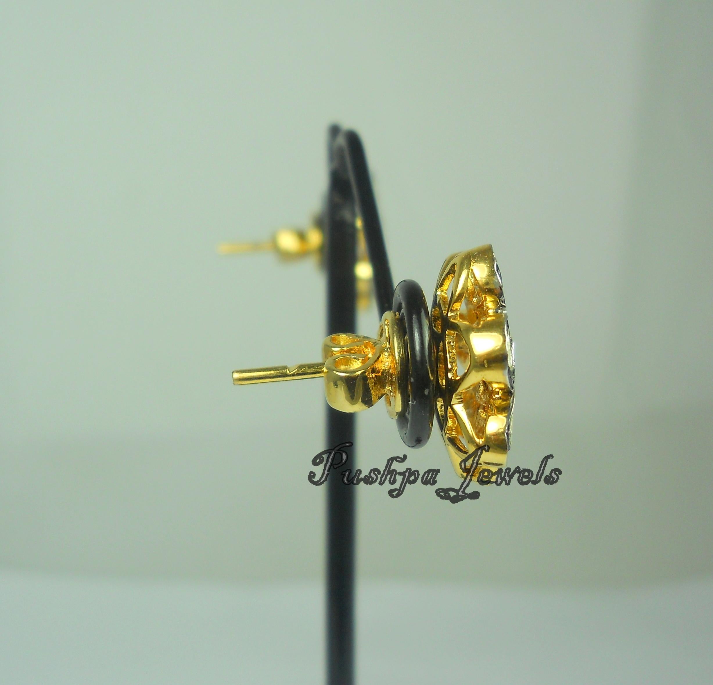 -Diamond type- Natural uncut diamond

-Diamond color- white with a tint of grey

-Diamond weight-2.55ctw

-Metal- 925 Sterling silver

Metal color- yellow gold plated

