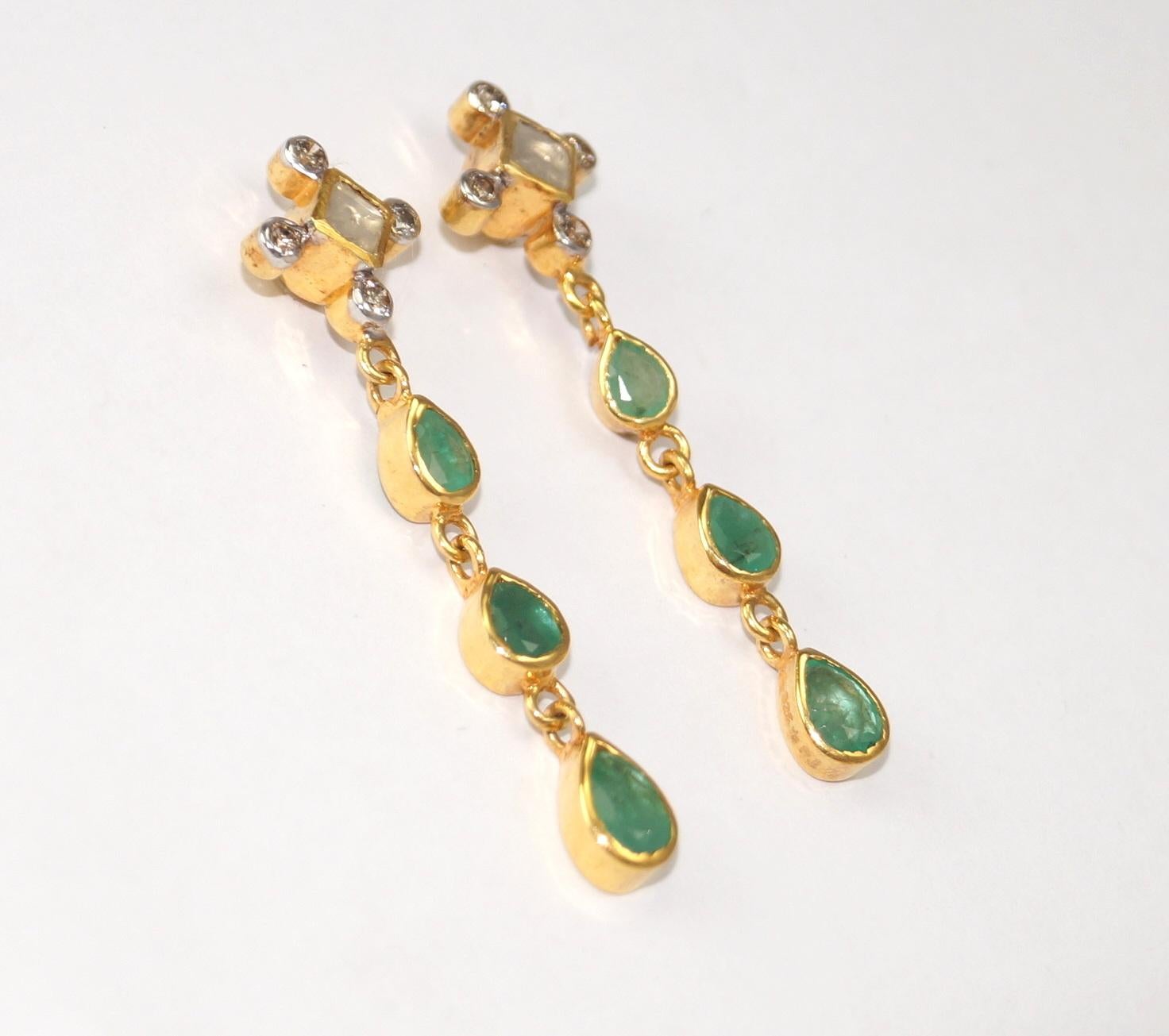 Stunning diamond silver emerald earrings consists of :

Metal- Silver
Metal Purity- sterling silver
Color of metal- Yellow gold plating 
Diamond- Natural uncut diamonds
Diamond origin- Natural earth mined
Diamond weight- 2.50cts
Gemstone- Natural