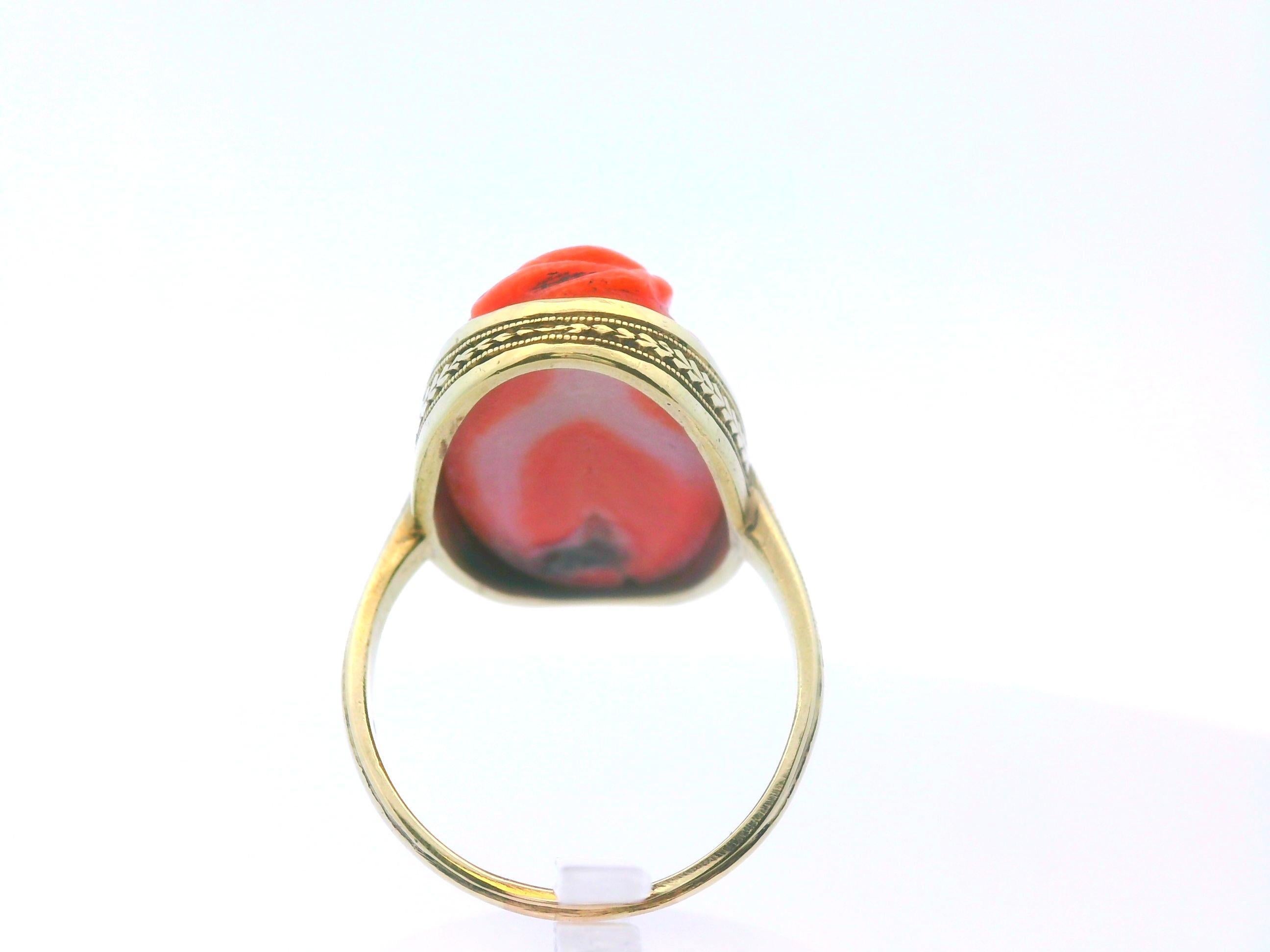 Natural Undyed Coral Cameo 1915 Art Deco 16 Karat Ring im Angebot 7