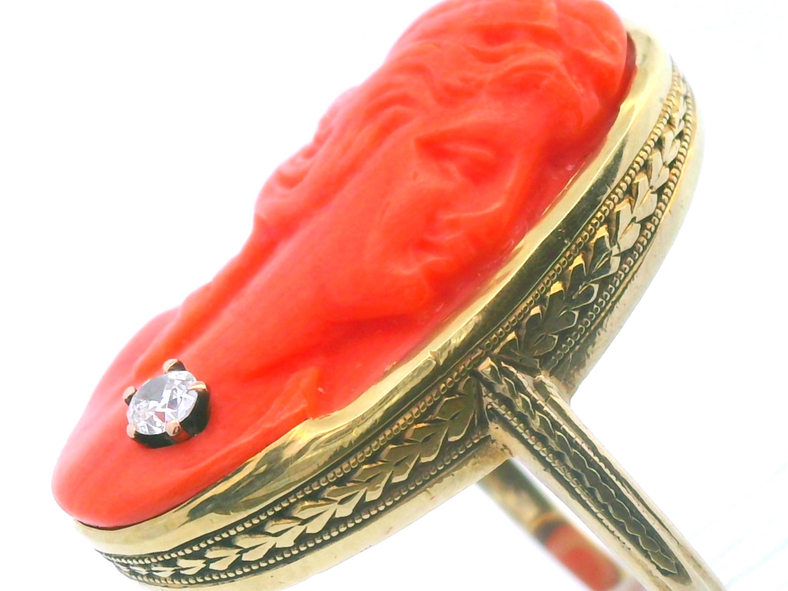 Natural Undyed Coral Cameo 1915 Art Deco 16 Karat Ring (Art déco) im Angebot