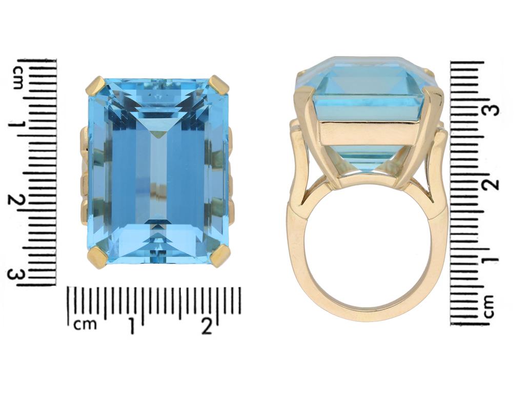Aquamarine Cocktail Ring, circa 1940 In Good Condition For Sale In London, GB