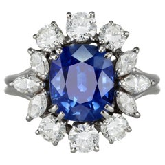 Natürlicher, ungeschliffener Ceylon-Saphir- und Diamant-Cluster-Ring, um 1950