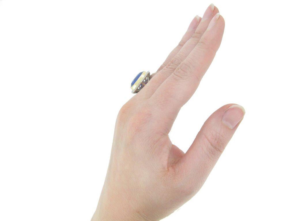 Bague grappe de saphirs de Ceylan et de diamants non rehaussés, circa 1935 Unisexe en vente
