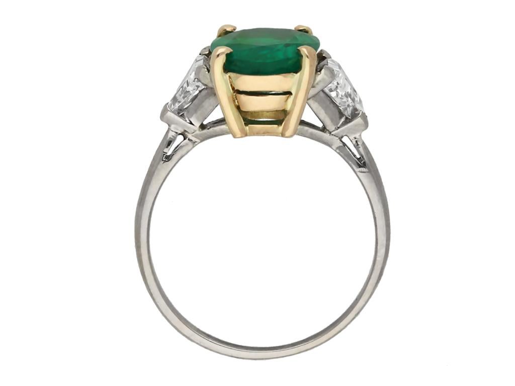 Colombian emerald and diamond ring, French, circa 1930. In Good Condition In London, GB