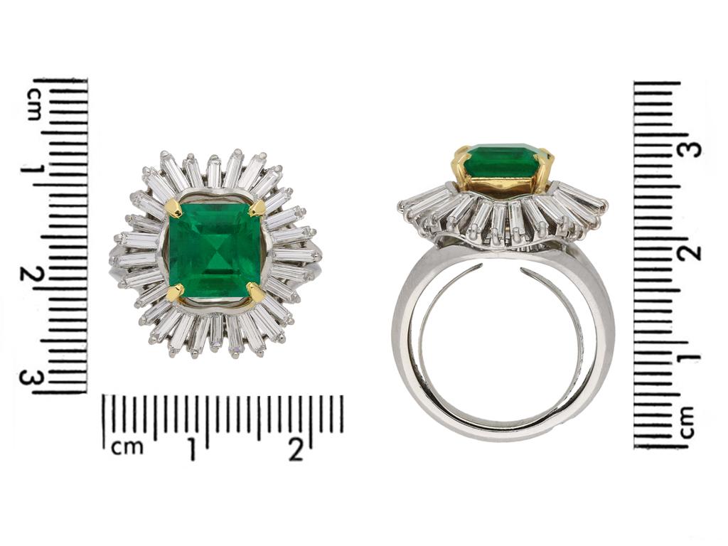 Bague à grappes d'émeraudes et de diamants du CIRCA par Boucheron, vers 1960 Pour femmes en vente